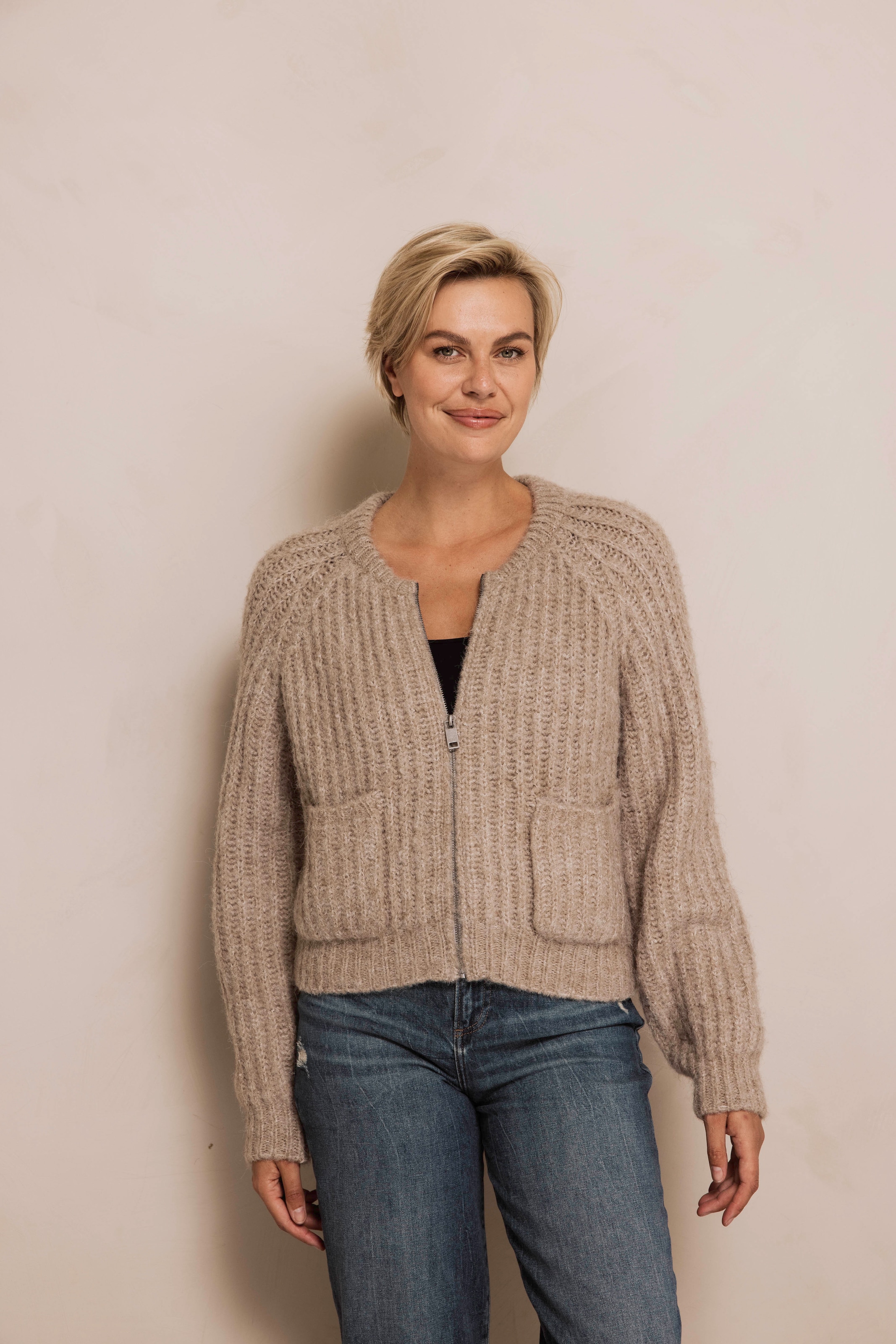 Zhrill Strickjacke "ZHCORINNA" mit Rippenstruktur, Reißverschluss vorn günstig online kaufen