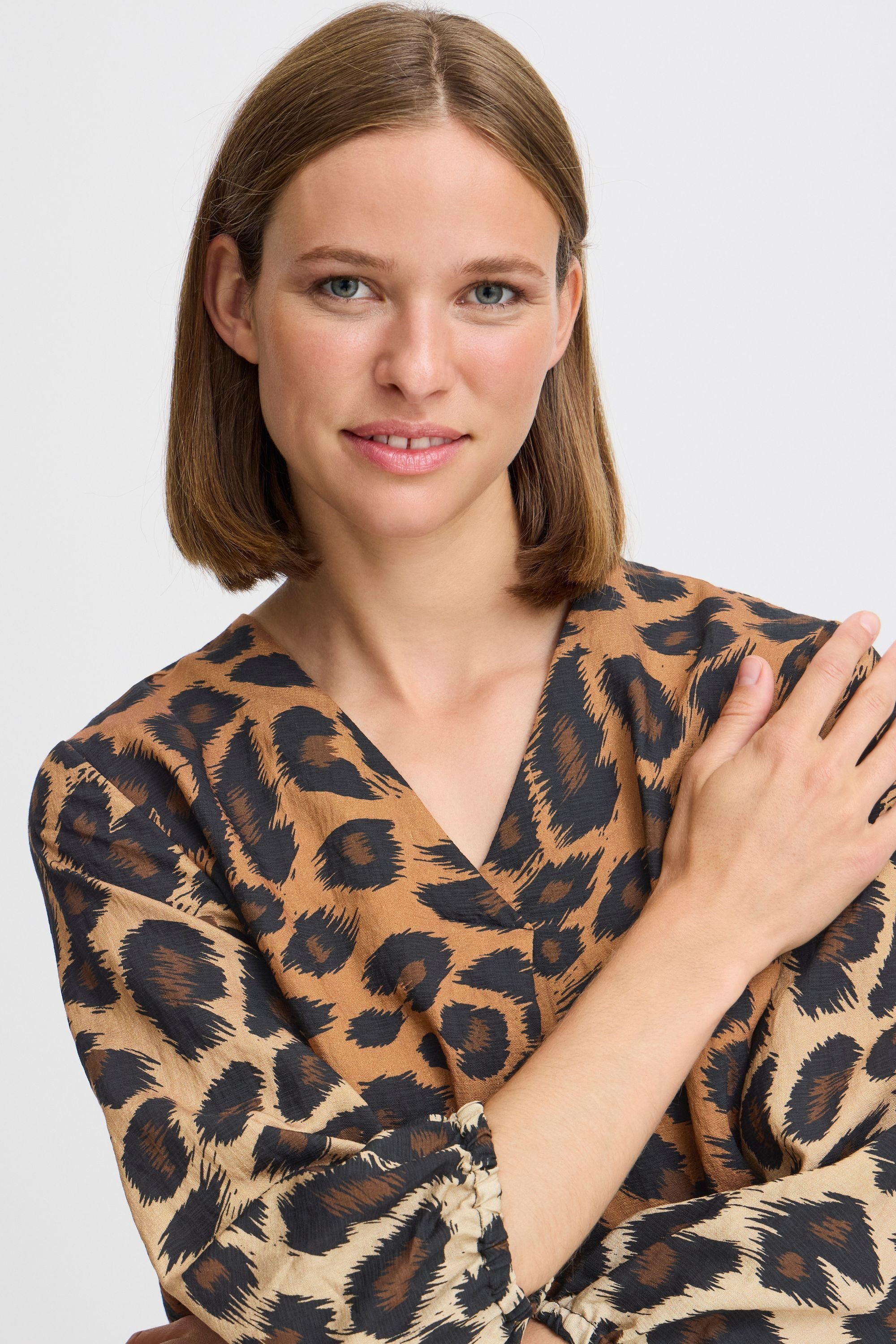 b.young Kurzarmbluse »Kurzarmbluse BYHINVA LEOPARD BLOUSE -«
