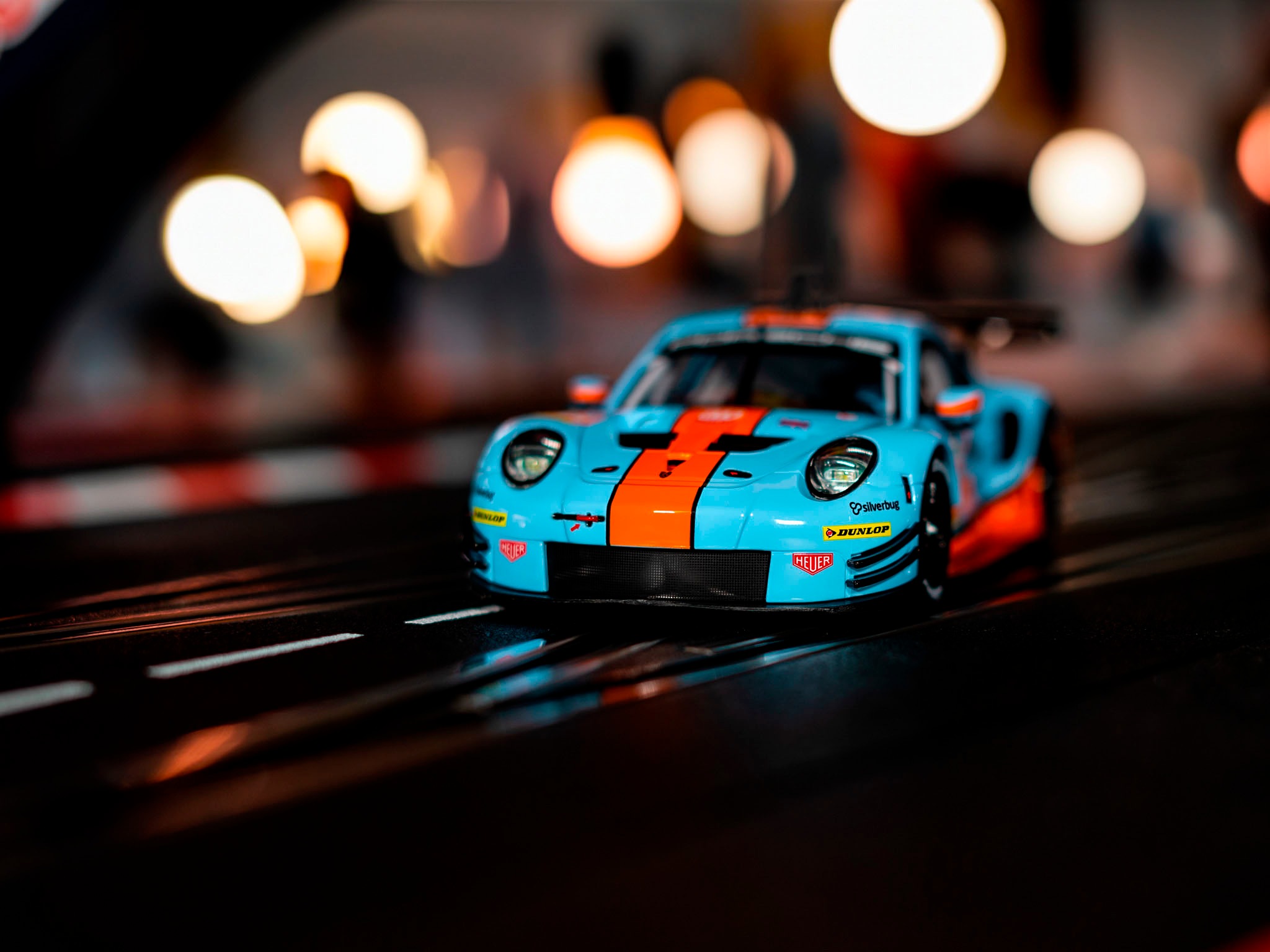 Carrera® Rennbahn-Auto »Porsche 911 RSR "Gulf Racing, Mike Wainwright, No.86"«, Silverstone 2018; mit Lichteffekt
