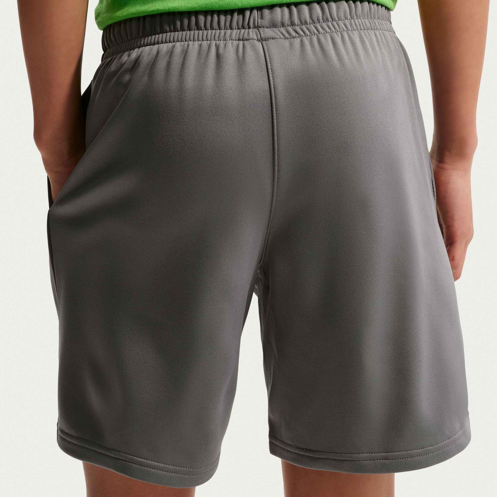 Nike Sportswear Trainingsanzug »K NSW SHORTS TRACKSUIT CREW« 2 mit Taschen oben und unten, zweiteiliges Set, schweißableitend