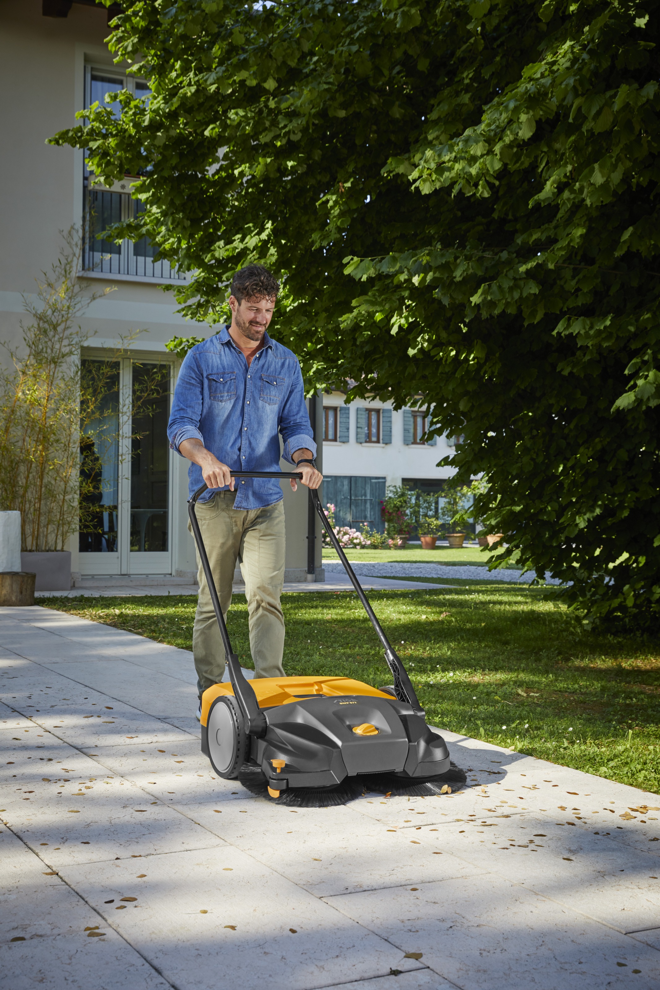 STIGA 2W0775012/ST1 SWP 577 Manual Sweeper 77cm 3000m²/hr 50L Dust...