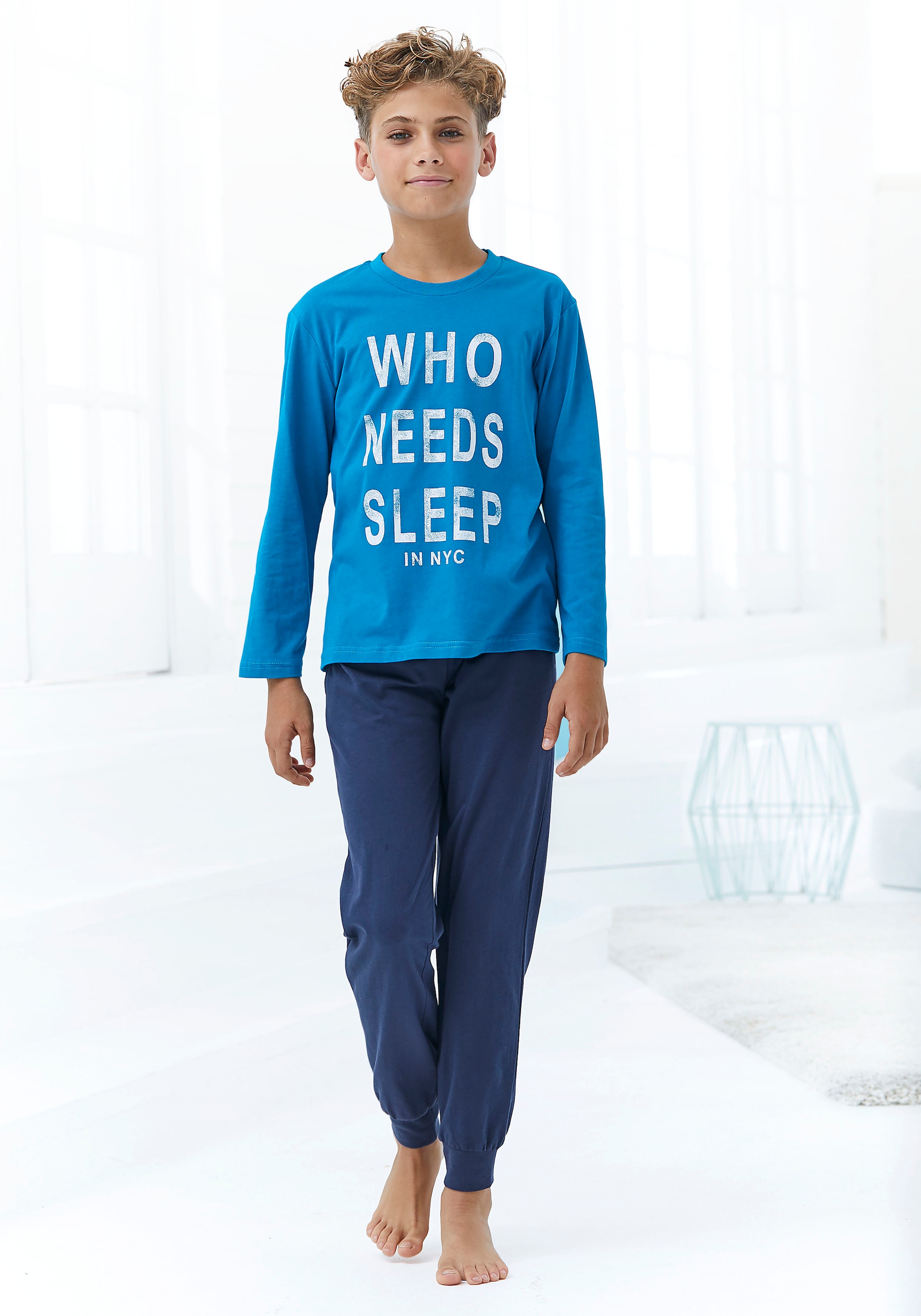 AUTHENTIC LE JOGGER Pyjama, (2 tlg., 1 Stück), "Who needs sleep"