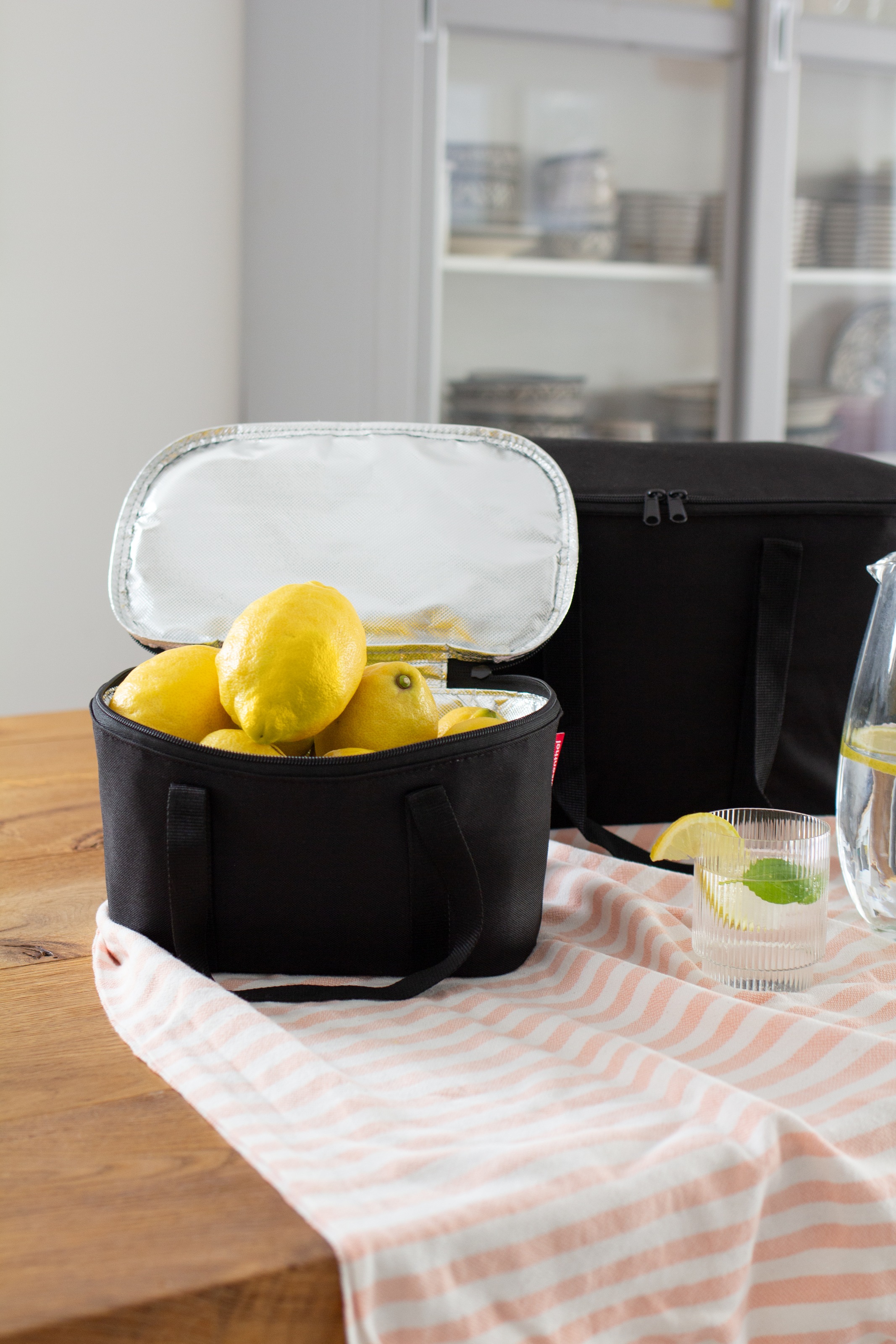 REISENTHEL® Kühltasche »coolerbag XS« extradicke Isolierung, Dicht schließender Deckel 2-Wege-Reißverschluss