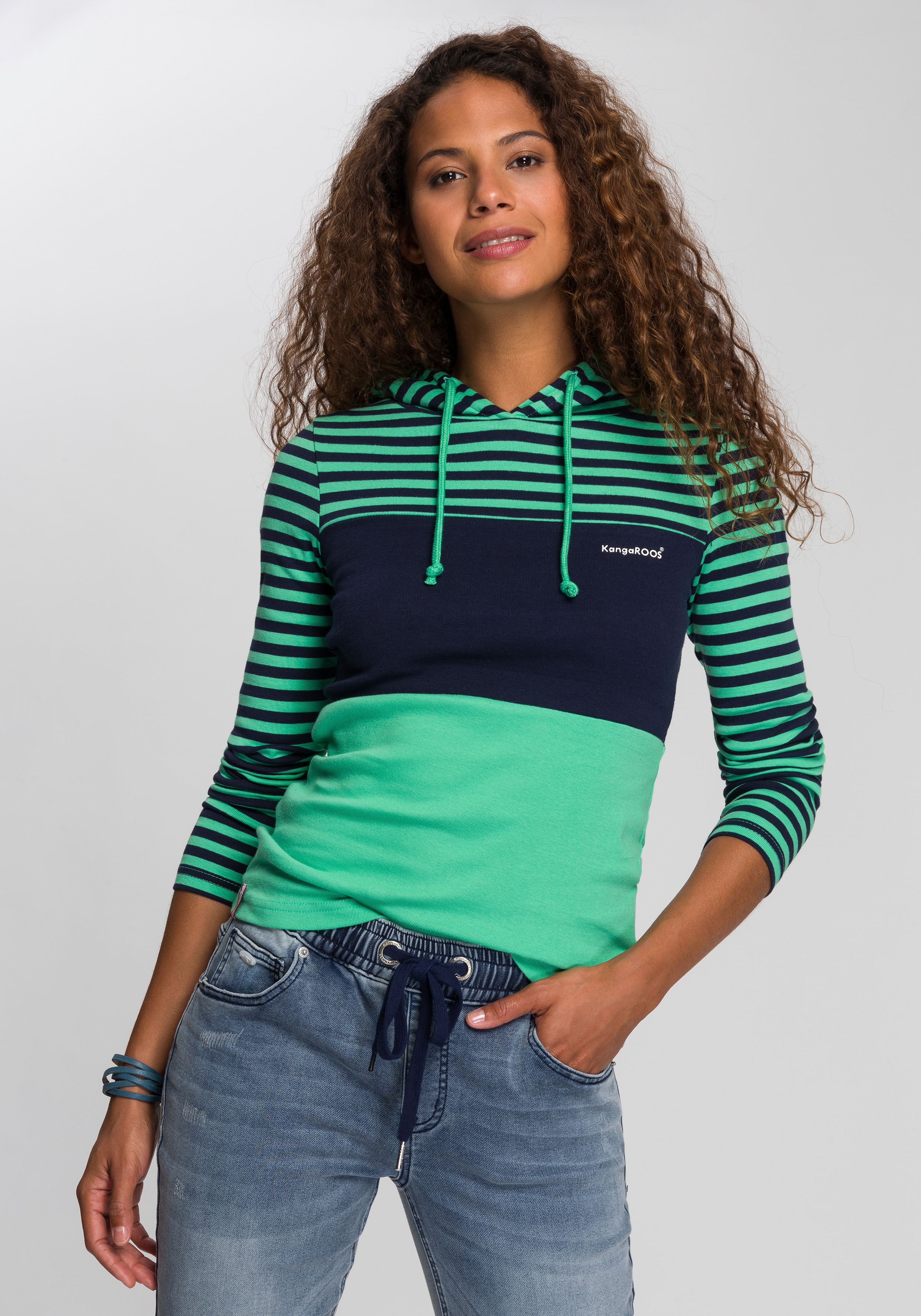 KangaROOS Kapuzenshirt aus Rippware, mit Kapuze, figurbetonte Passform, hüftbedeckende Länge