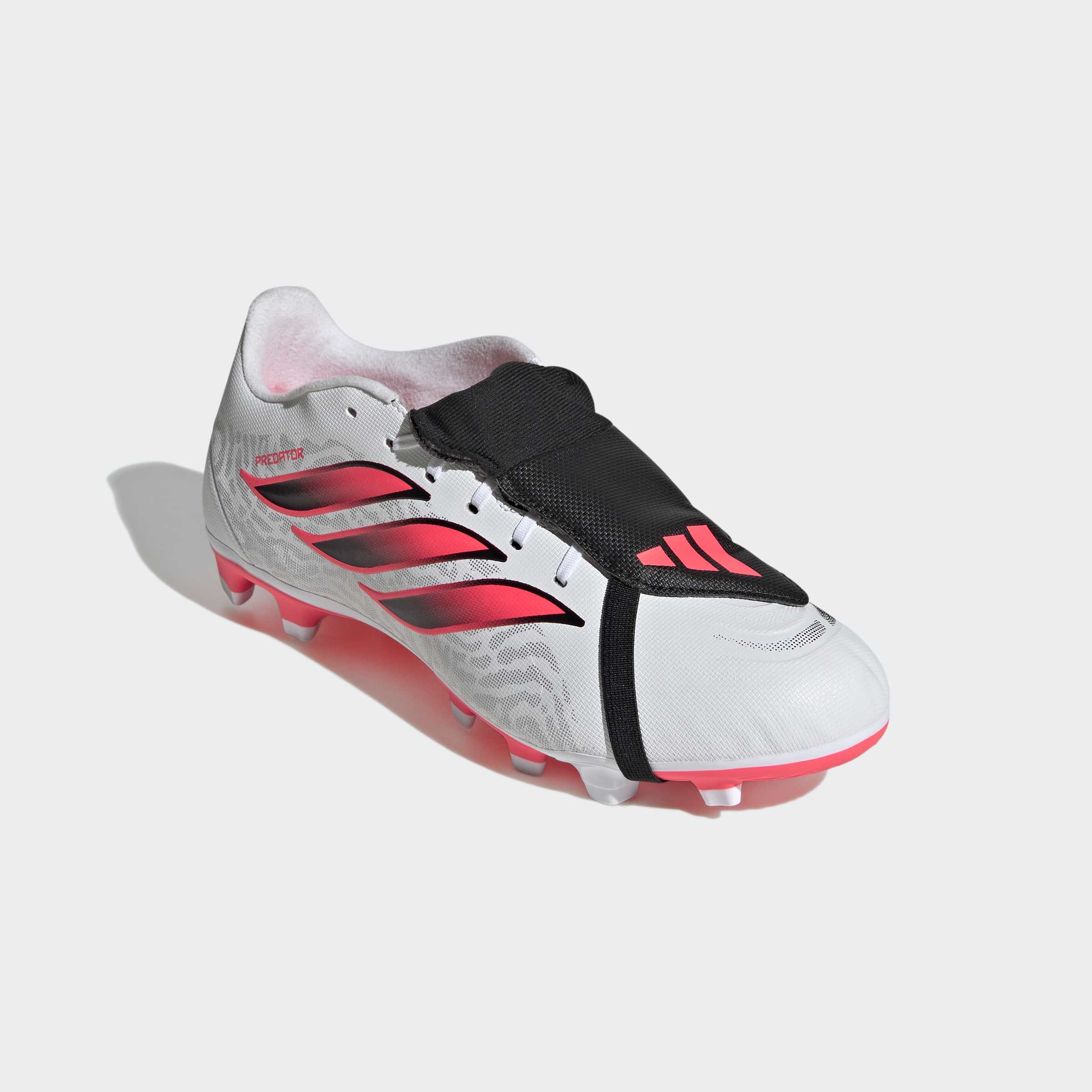 adidas Performance Fußballschuh "PREDATOR CLUB, UMSCHLAGBARE ZUNGE, FESTE / GEMISCHTE BÖDEN" für viele verschiedene Böden geeignet