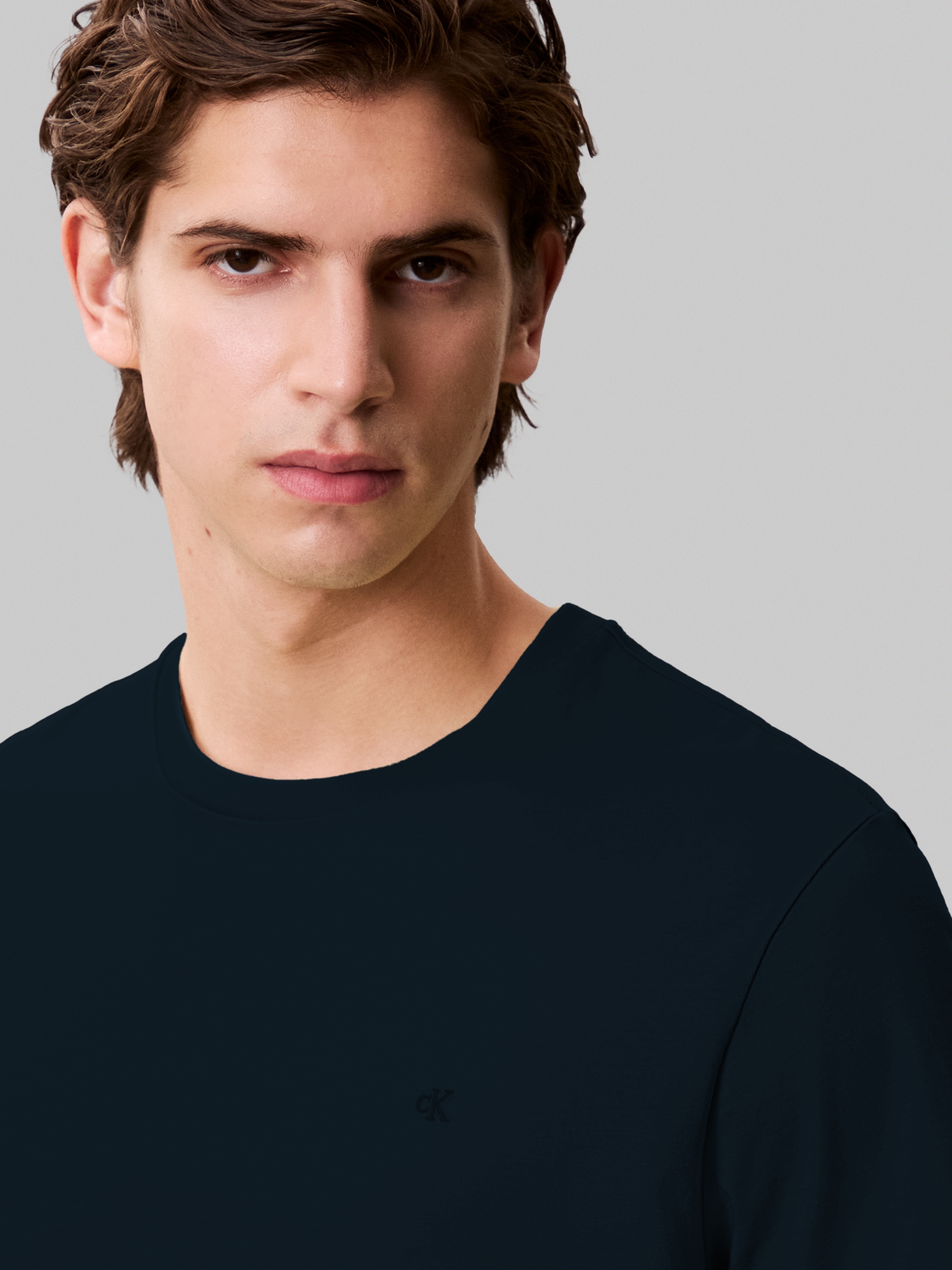 Calvin Klein Jeans T-Shirt »SS SMOOTH CTTN SOLID CREWNK TEE«, mit Logo