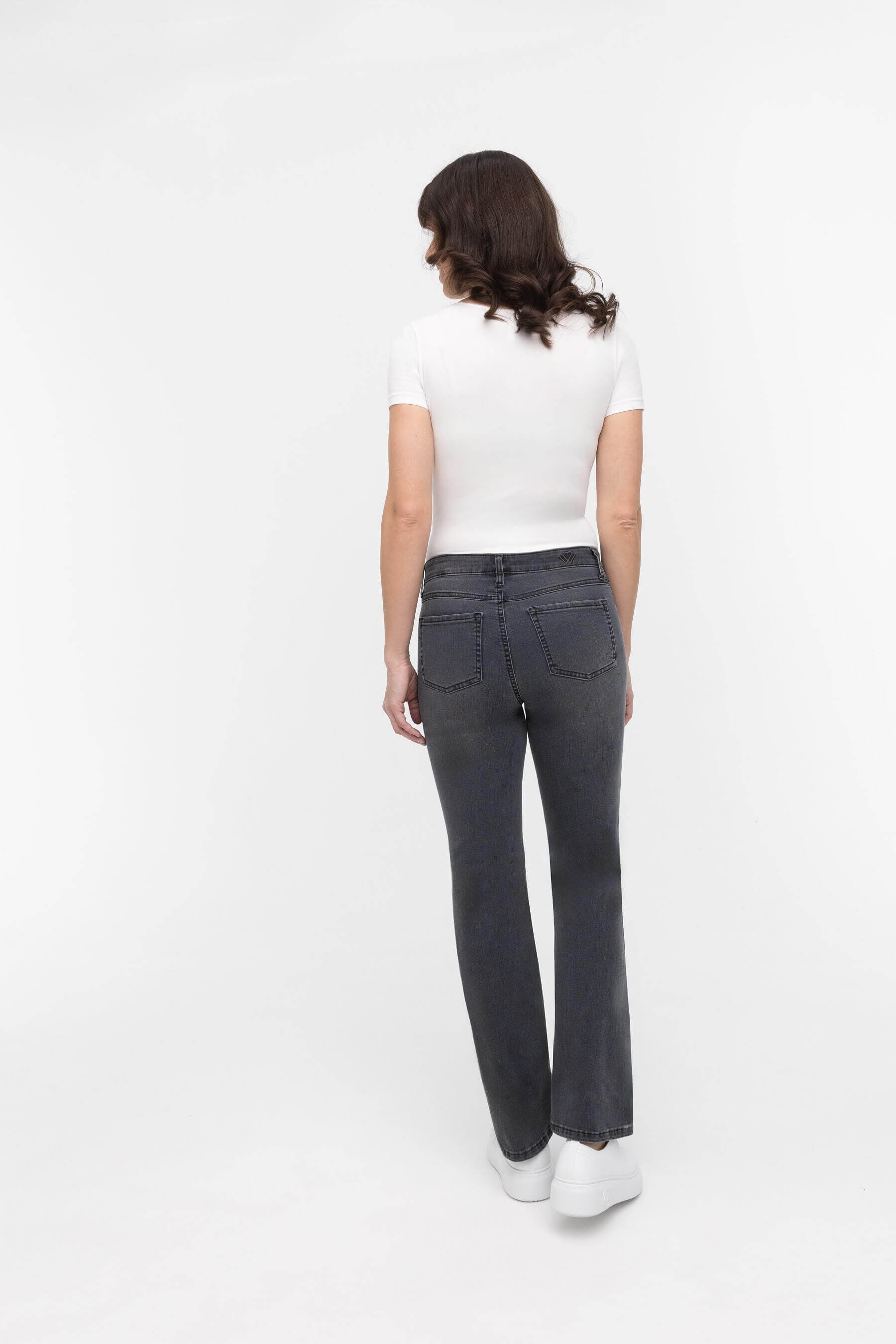 wonderjeans 5-Pocket-Jeans »Relaxed Straight«, Cool, modern und vielseitig zu stylen