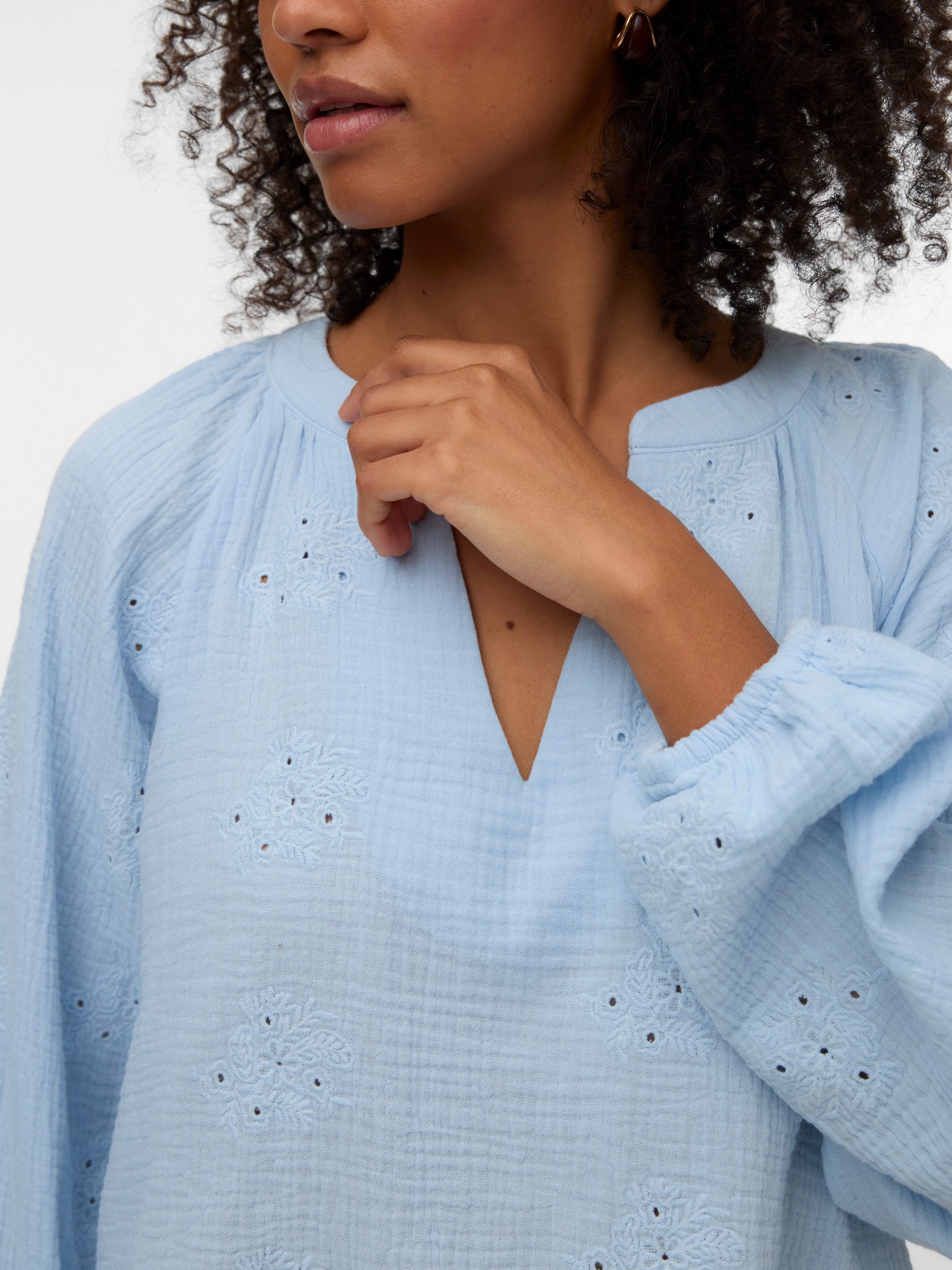 Vero Moda Langarmbluse »VMNATALI LS EMB TOP WVN NOOS« Baumwolle, Allover Ton-in Ton Stickerei