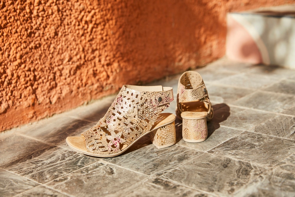 Rieker Sandalette, Sommerschuh, Sandale, Blockabsatz, mit modischer Schaftgestaltung