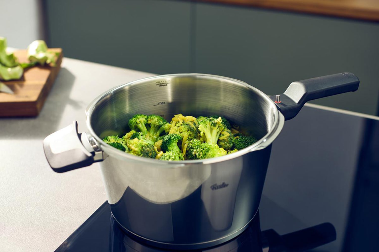 Fissler Schnellkochtopf »Vitaquick®Elemental Dampfkochtopf Premium Drucktopf« Set, Schnellkochtopf + Schnellbratpfanne + 1 Deckel, 3 tlg. Edelstahl 18/10