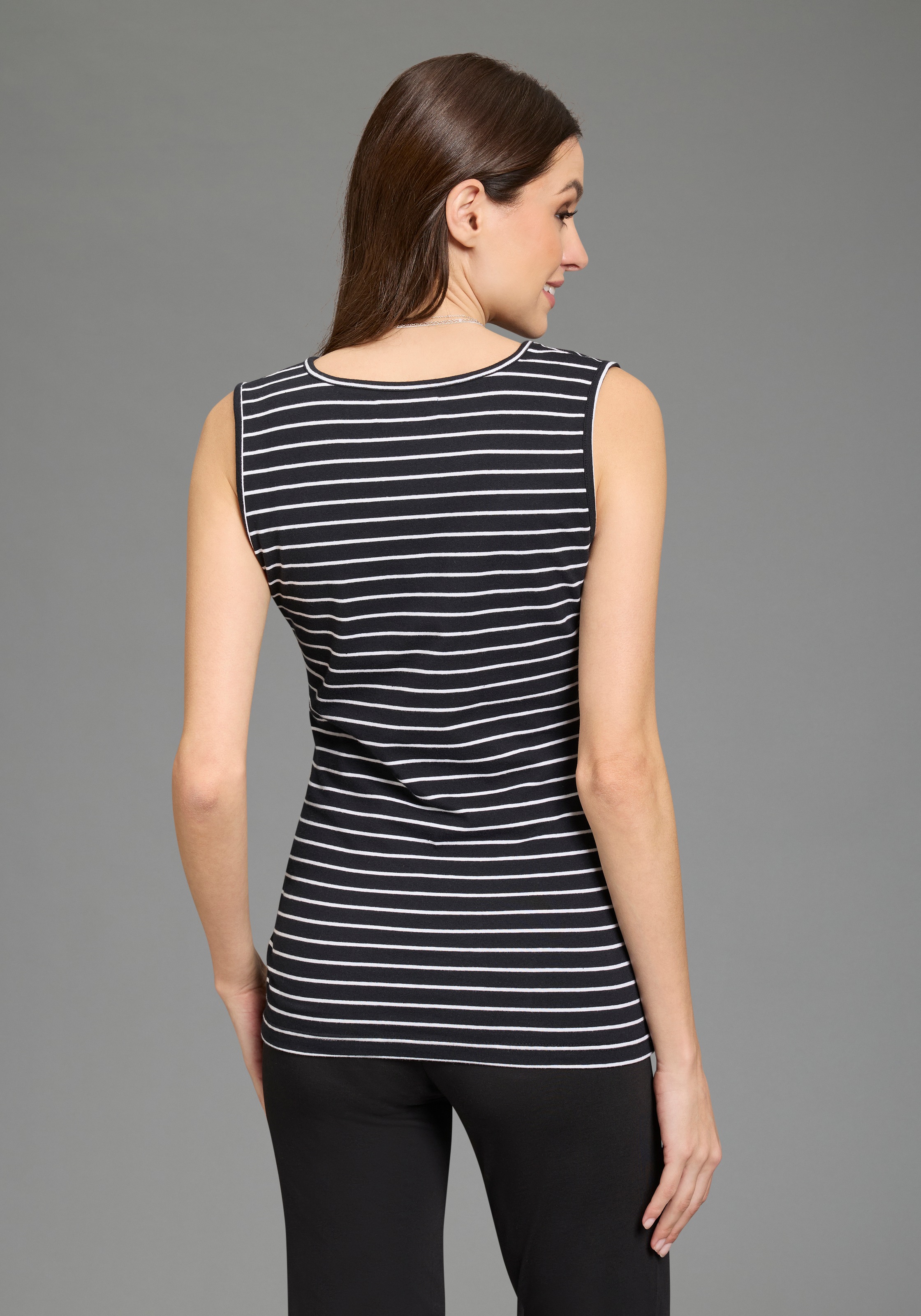 Thumbnail - Neun Monate Umstandsshirt "2er Pack Umstands-Tops" Packung, 2, 2 tlg. eng anliegende Passform, tiefer V-Ausschnitt mit W...