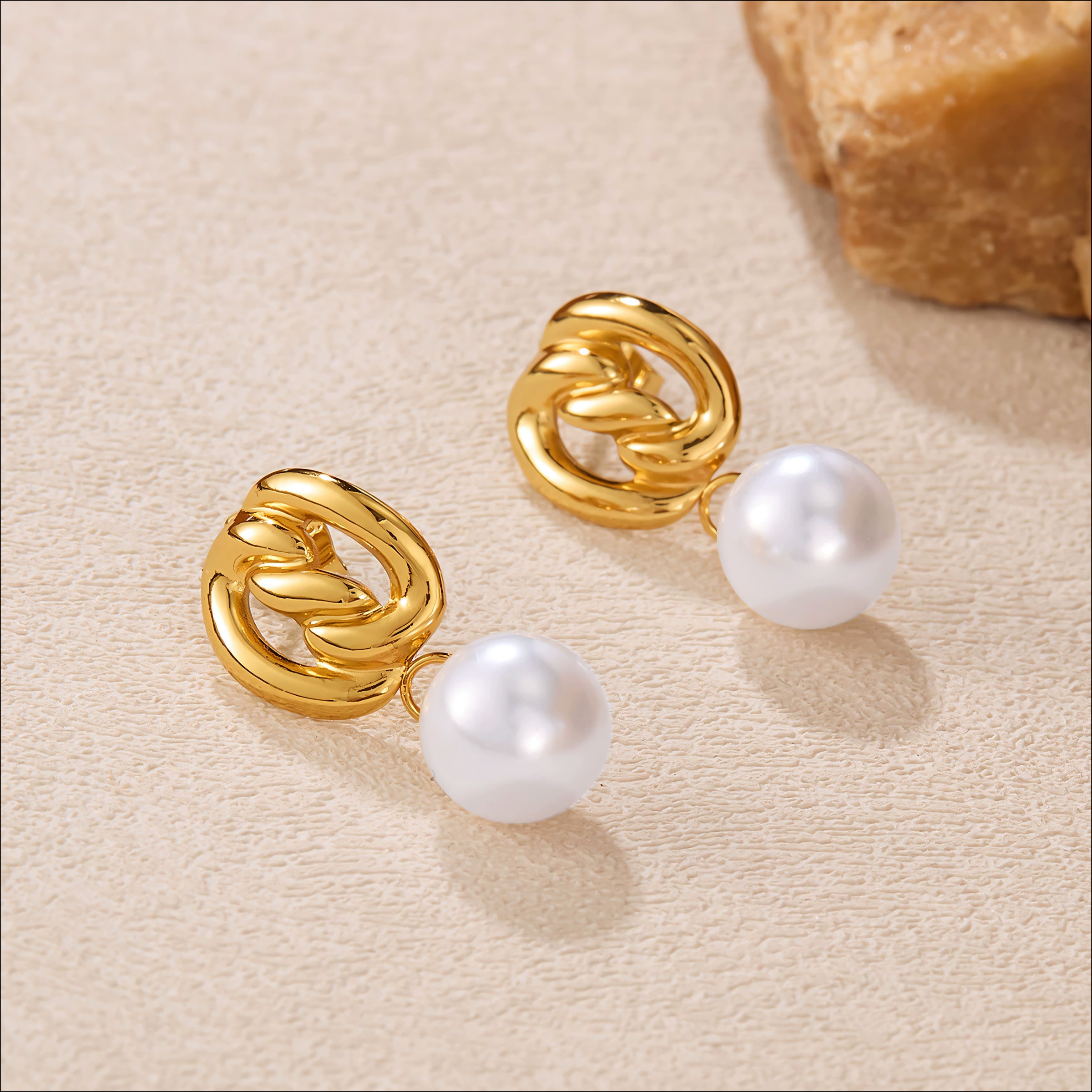 Firetti Paar Ohrstecker »Schmuck Geschenk Edelstahl Ohrschmuck Ohrringe Knoten« mit Perle (synth.)