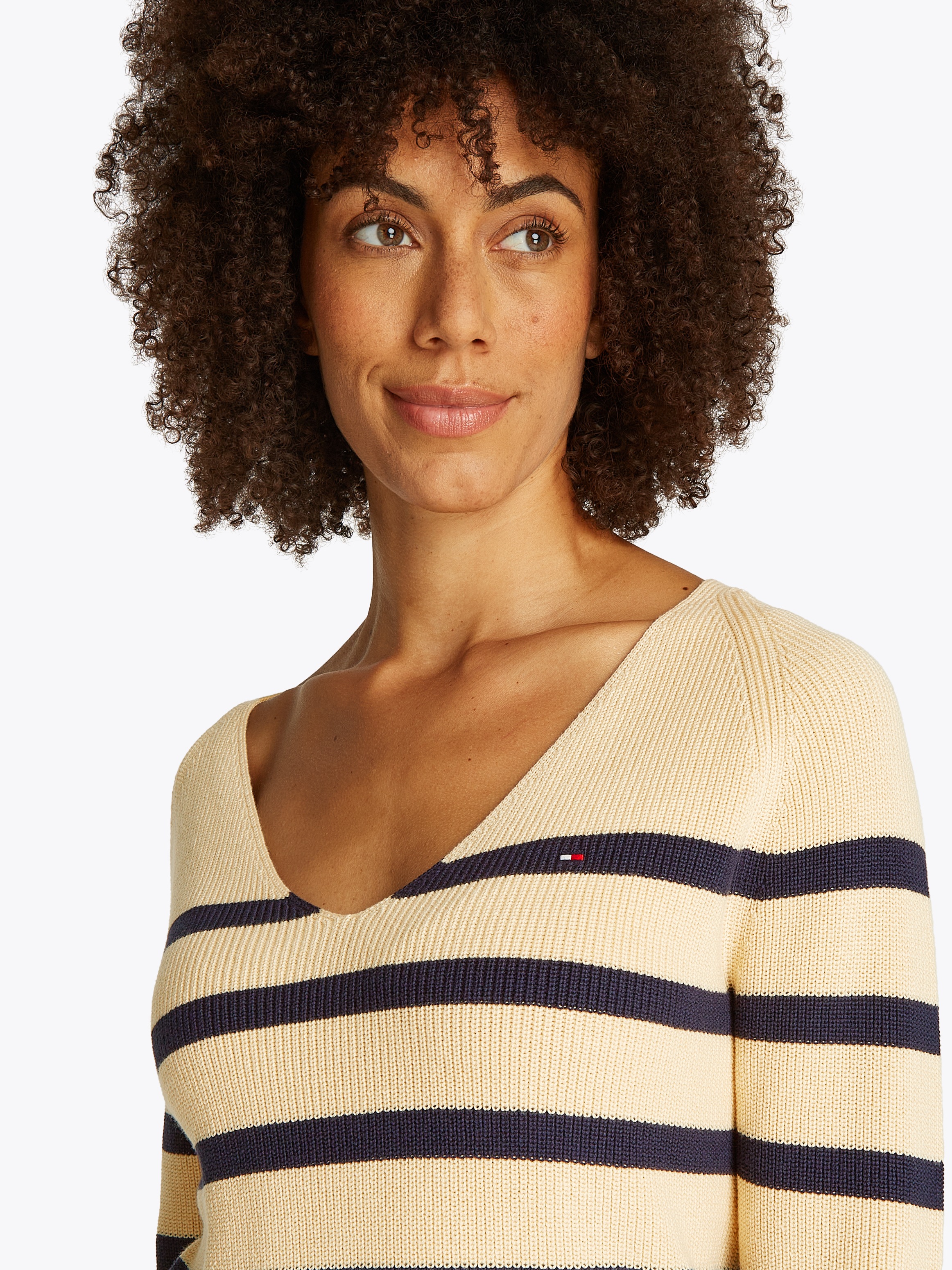 Tommy Hilfiger Strickpullover »CO CARDI STITCH V-NK LS«, mit Logostickerei