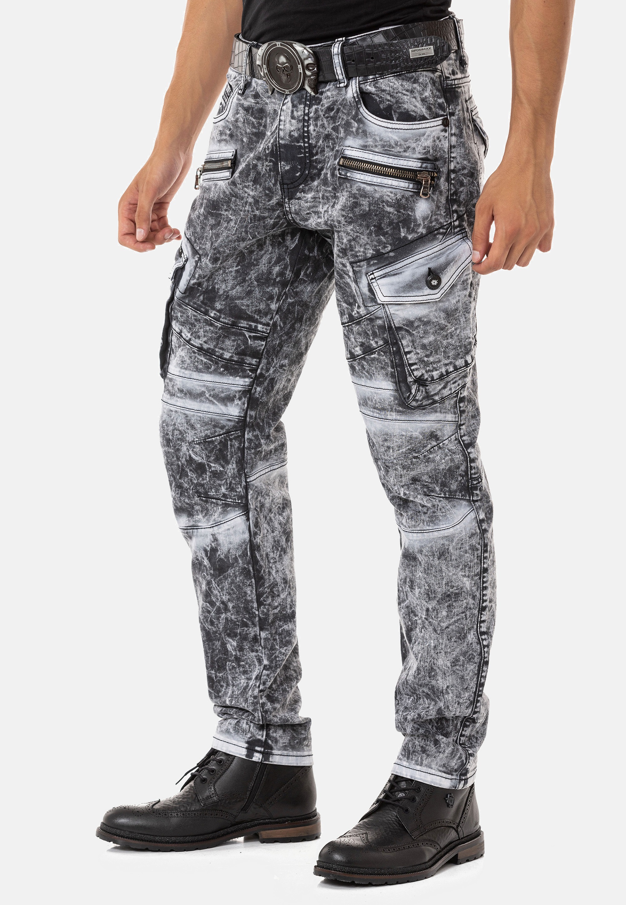 Cipo & Baxx Straight-Jeans, mit trendigen Cargotaschen