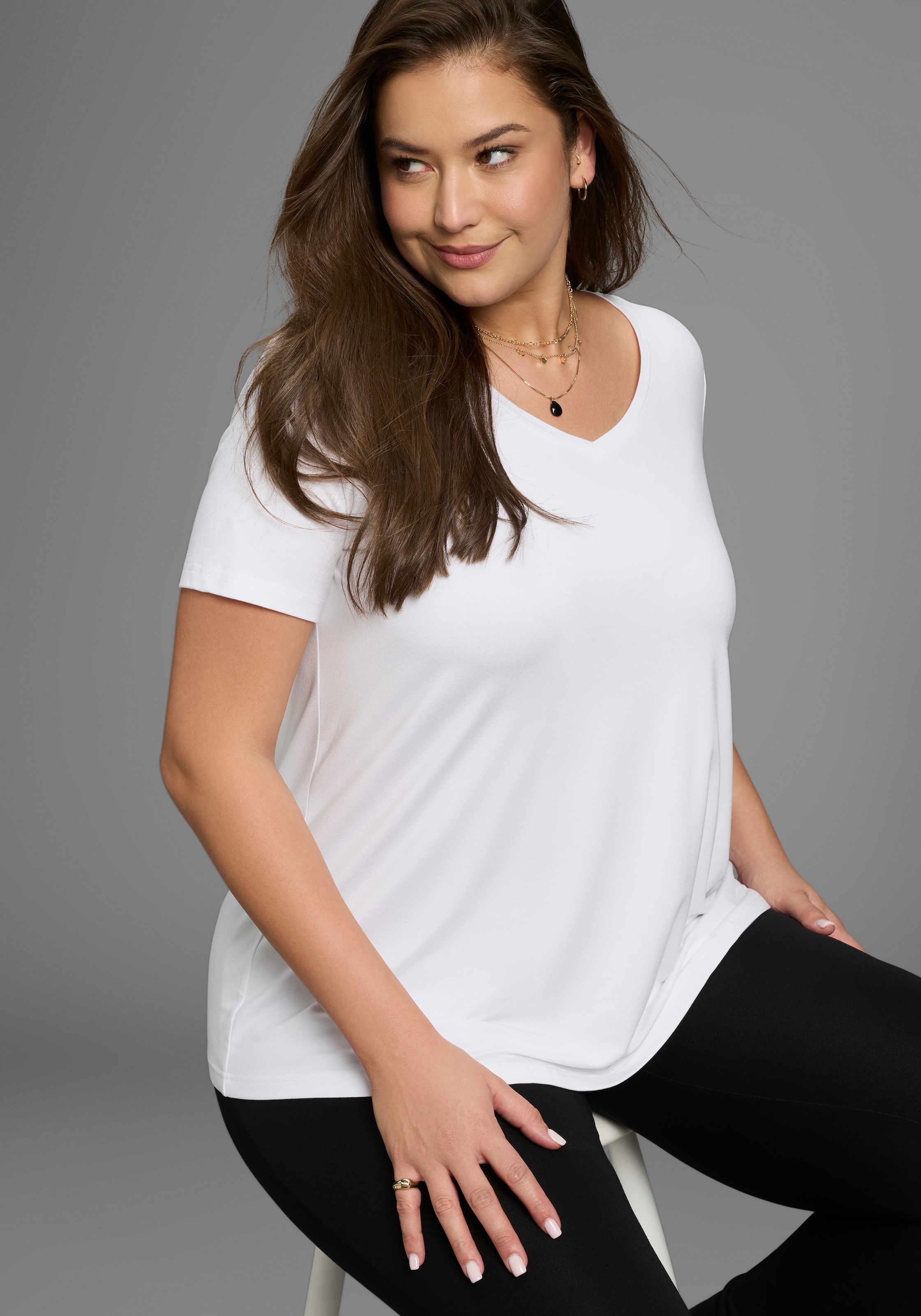 Laura Scott CURVE T-Shirt, mit V-Ausschnitt aus fließender Viskose - GROSSE günstig online kaufen