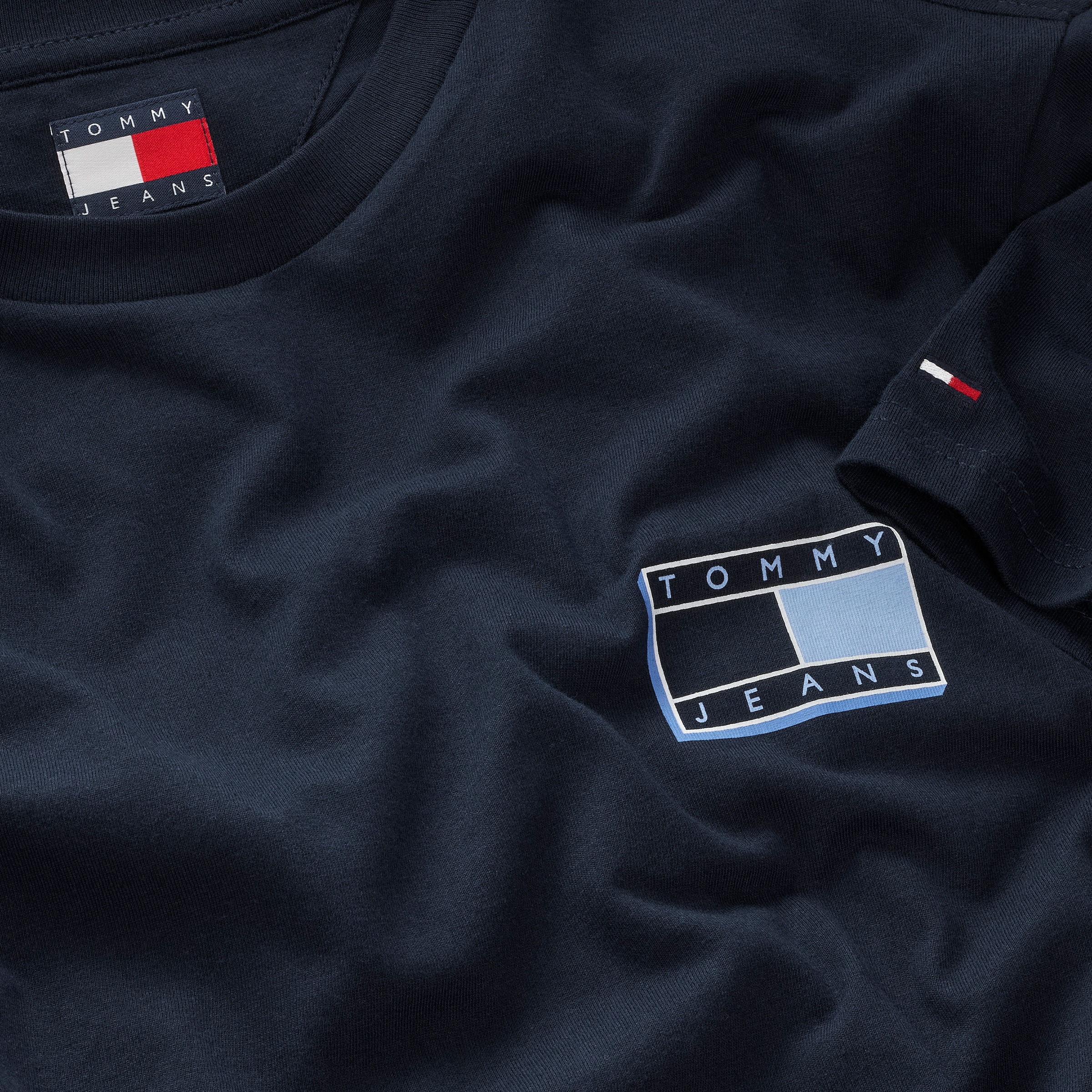 Tommy Jeans T-Shirt »TJM SLIM POP COLOR FLAG TEE EXT«, Mit Rundhalsausschnitt
