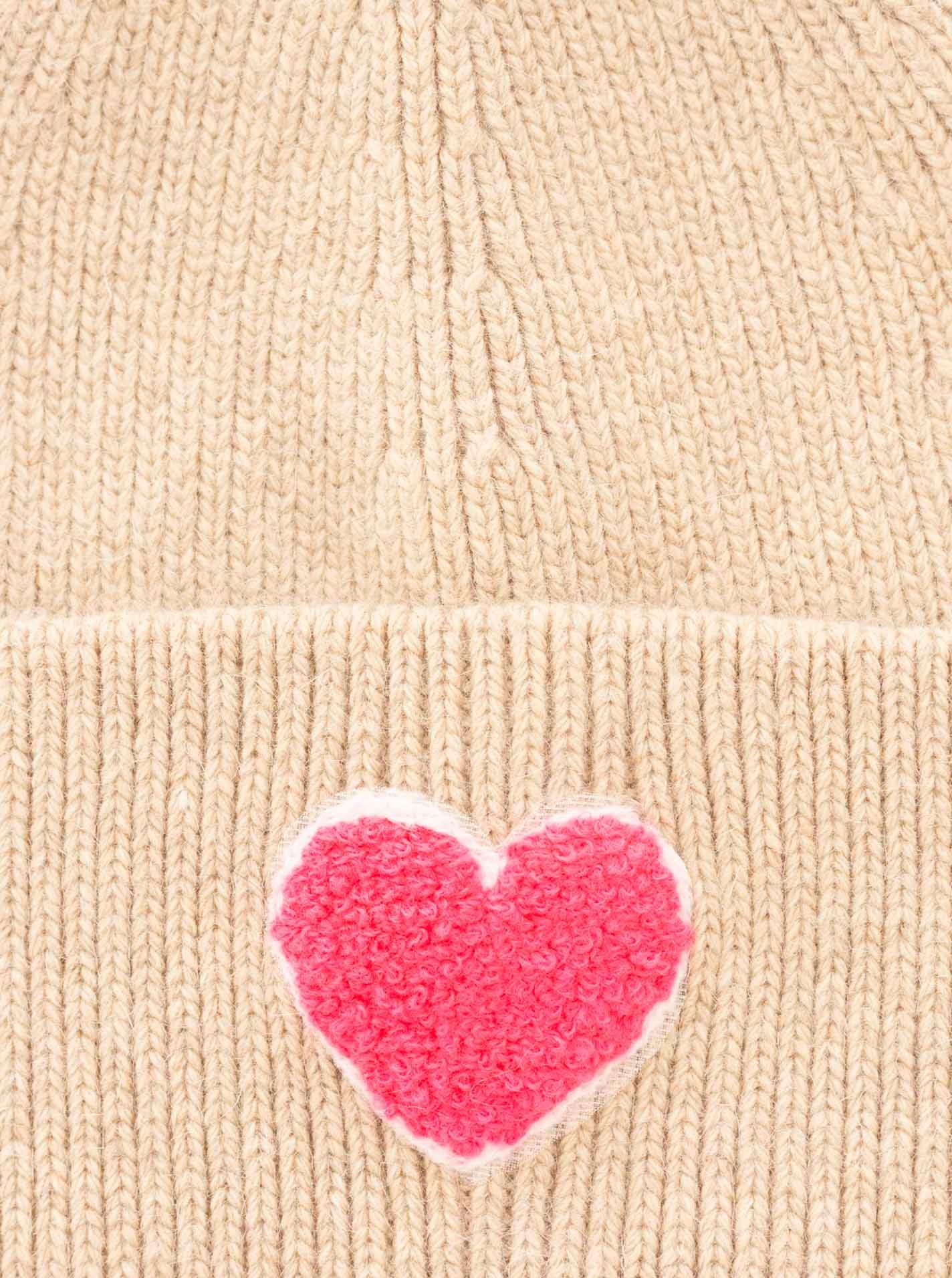 Zwillingsherz Beanie »"Heart Patch"«, Grobstrick, Herzmotiv,Wollanteil, breiter Umschlag, wärmend
