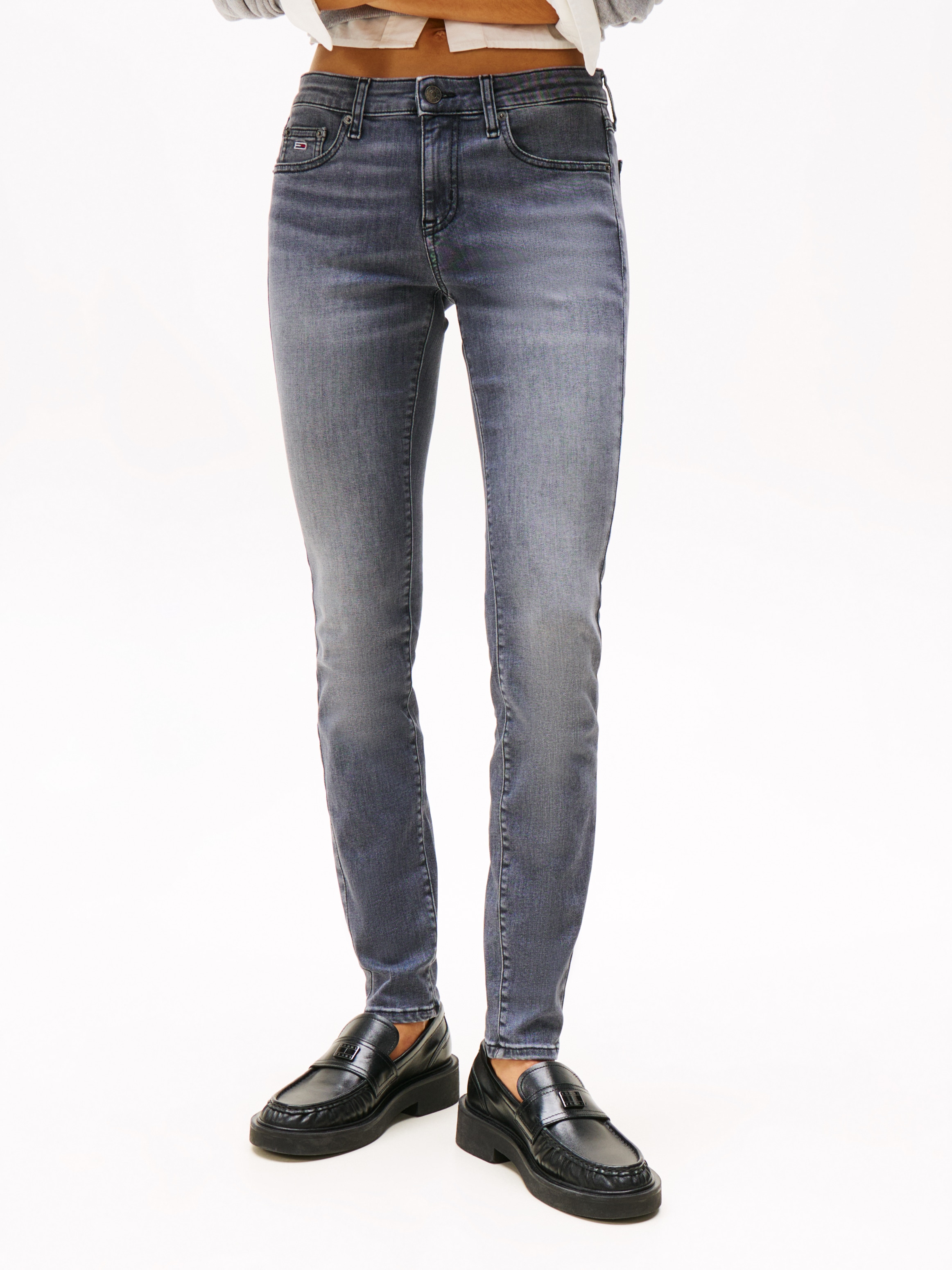 Tommy Jeans Skinny-fit-Jeans »Sophie Low Waist Skinny«, mit Logo-Badge, in Knöchellänge