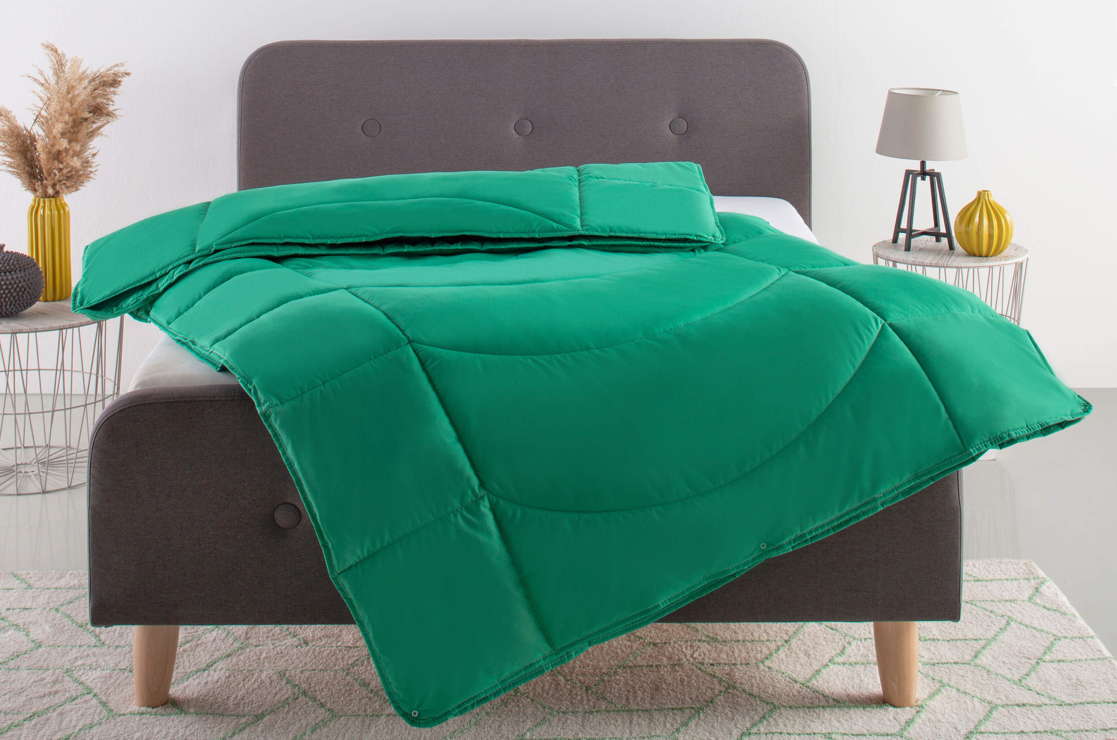 OTTO home Microfaserbettdecke "Microlux, Bettdecke 135x200 cm und Übergrößen bis 240x220cm" 4-Jahreszeiten Füllung Feuchtigkeitsregulierende 3D Klimafaser (Polyester) 1 Stk. tlg. fest versteppter Bezug - keine Bettwäsche nötig, Sommer, Winter
