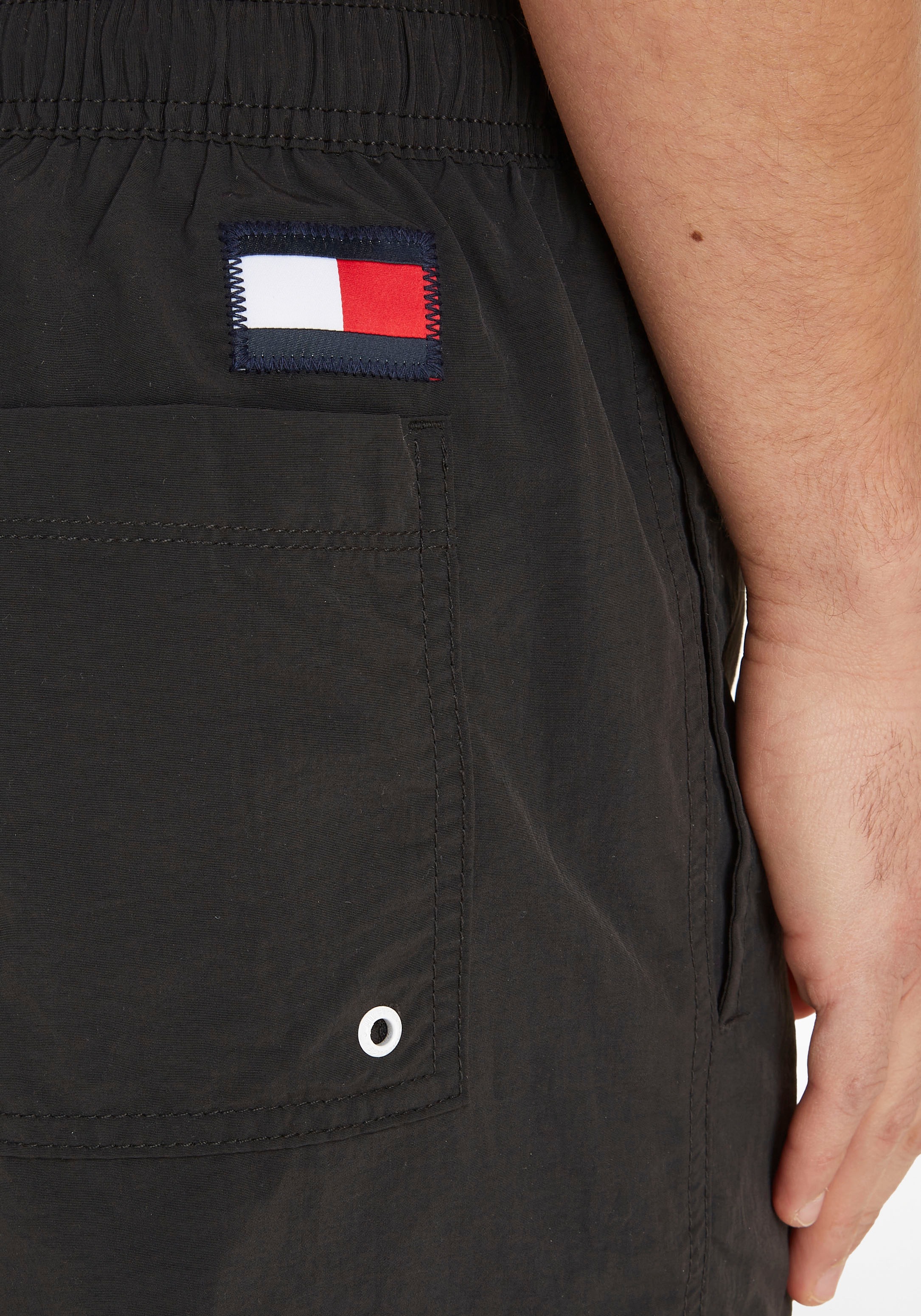 Thumbnail - Tommy Hilfiger Swimwear Badeshorts "SF MEDIUM DRAWSTRING" mit Tommy Hilfiger Markenlabel