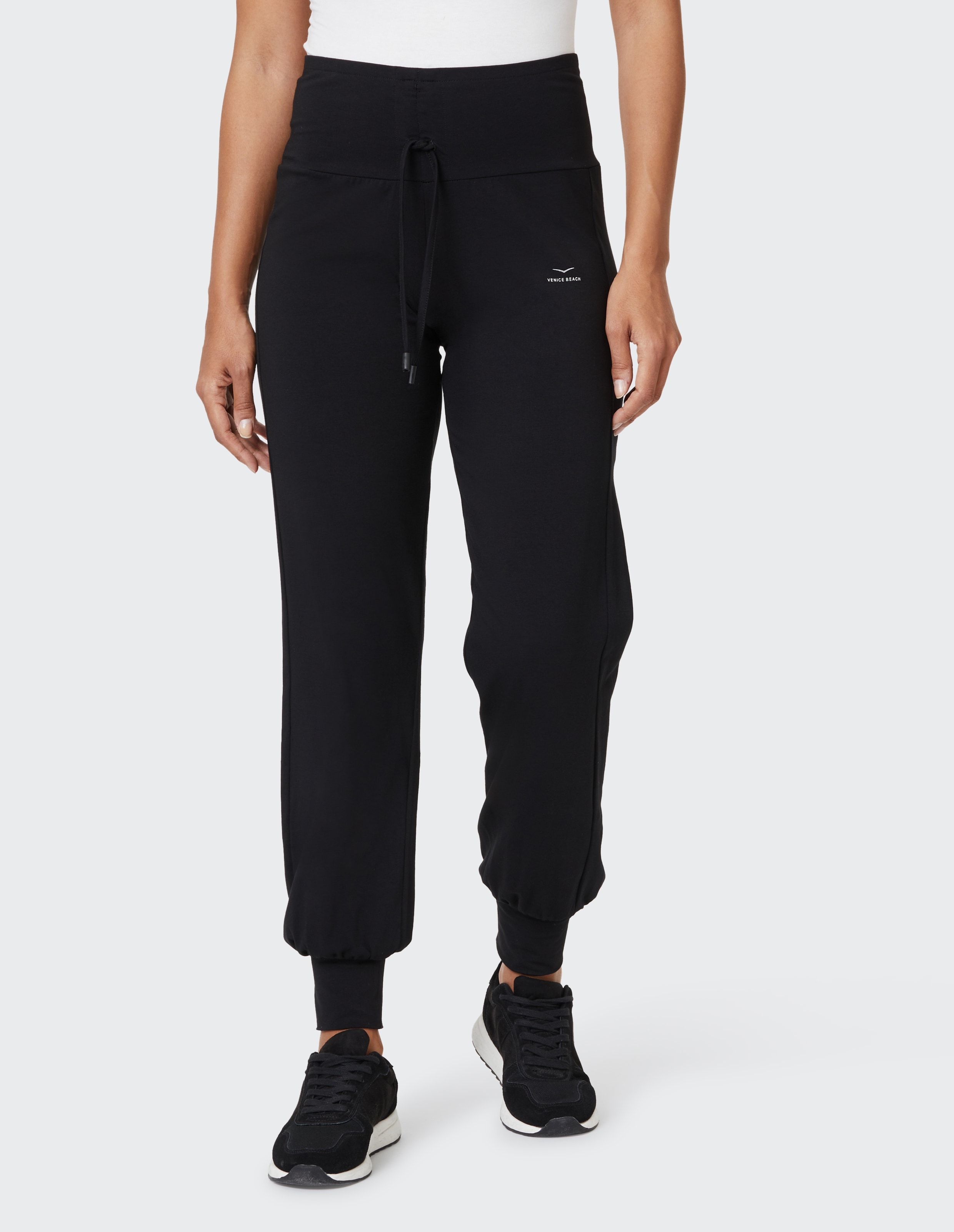 Venice Beach Yogahose "UMA" schwarze Grundfarbe, aus Baumwolle, Modal und Elasthan