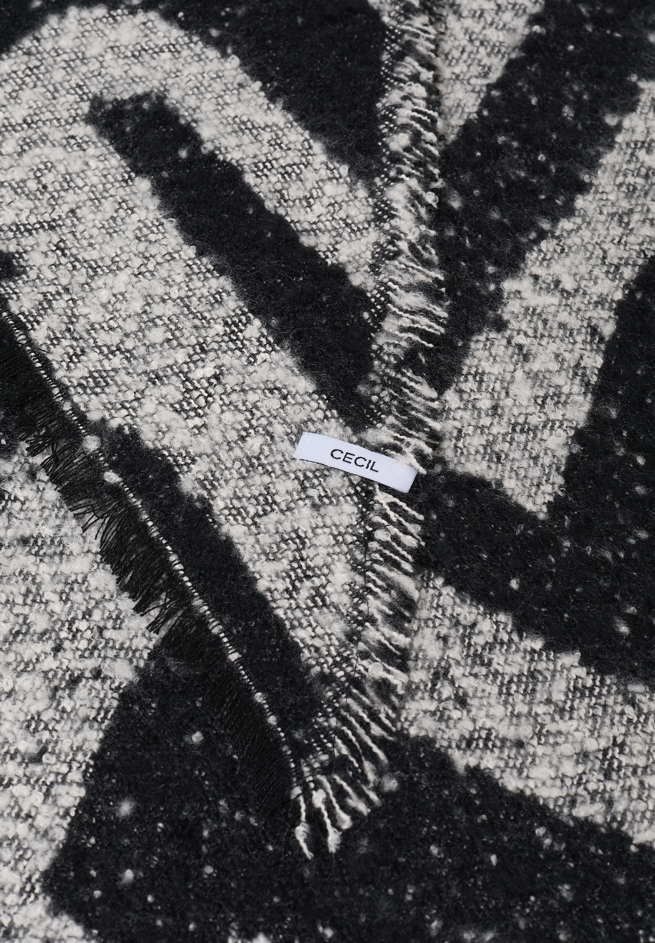 Cecil Halstuch mit grafischem Muster