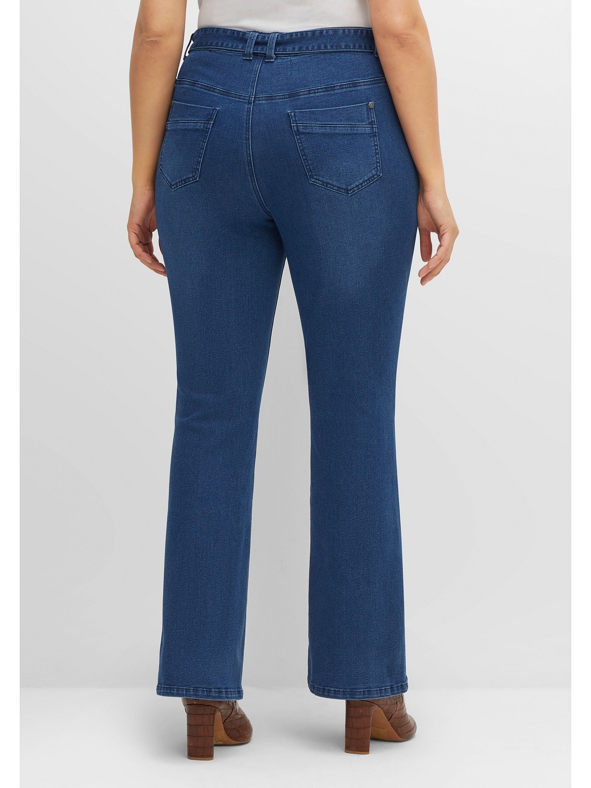 Sheego Bootcut-Jeans »Große Größen«, (Set), mit Stoffgürtel und markanten  Taschen online kaufen | BAUR | Stretchjeans