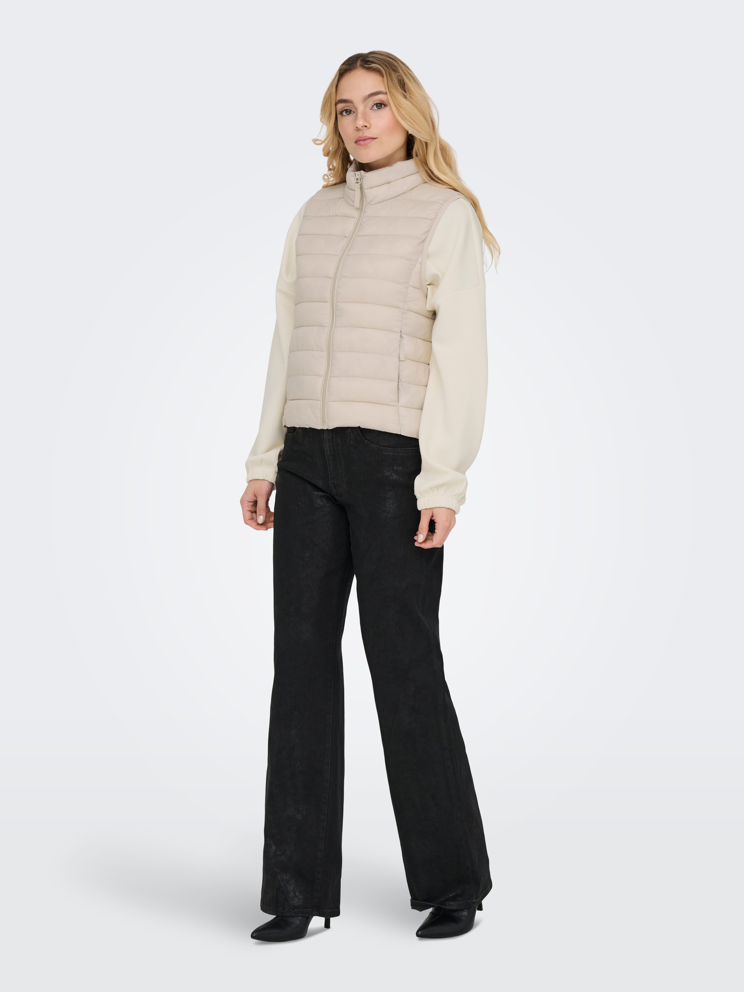 Thumbnail - ONLY Steppweste "ONLTAHIA LW QUILTED WAISTCOAT OTW CC OTW" leicht glänzende Oberfläche