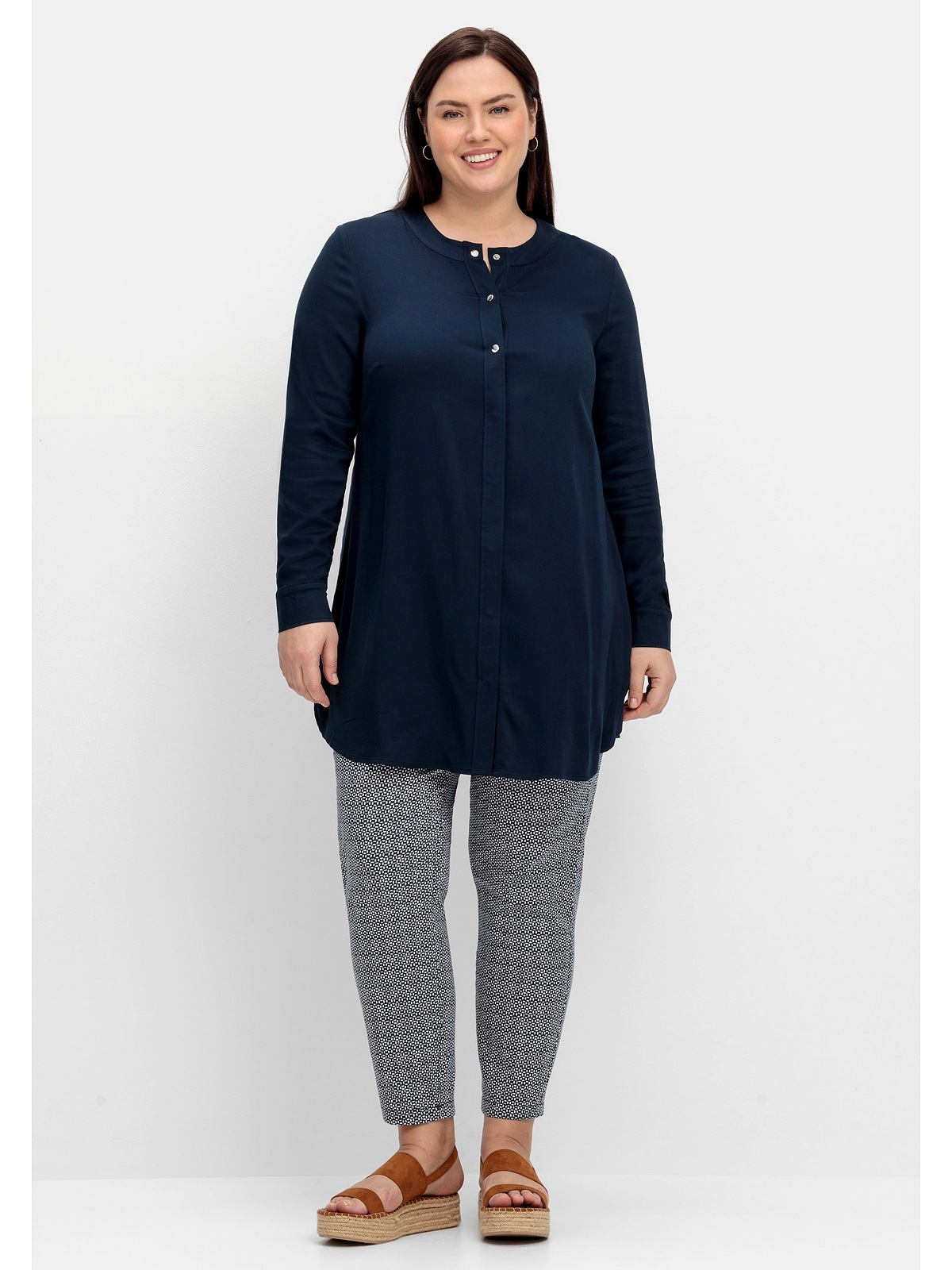 Sheego Shirtbluse »Große Größen«, mit Druckknöpfen und Rundhalsausschnitt