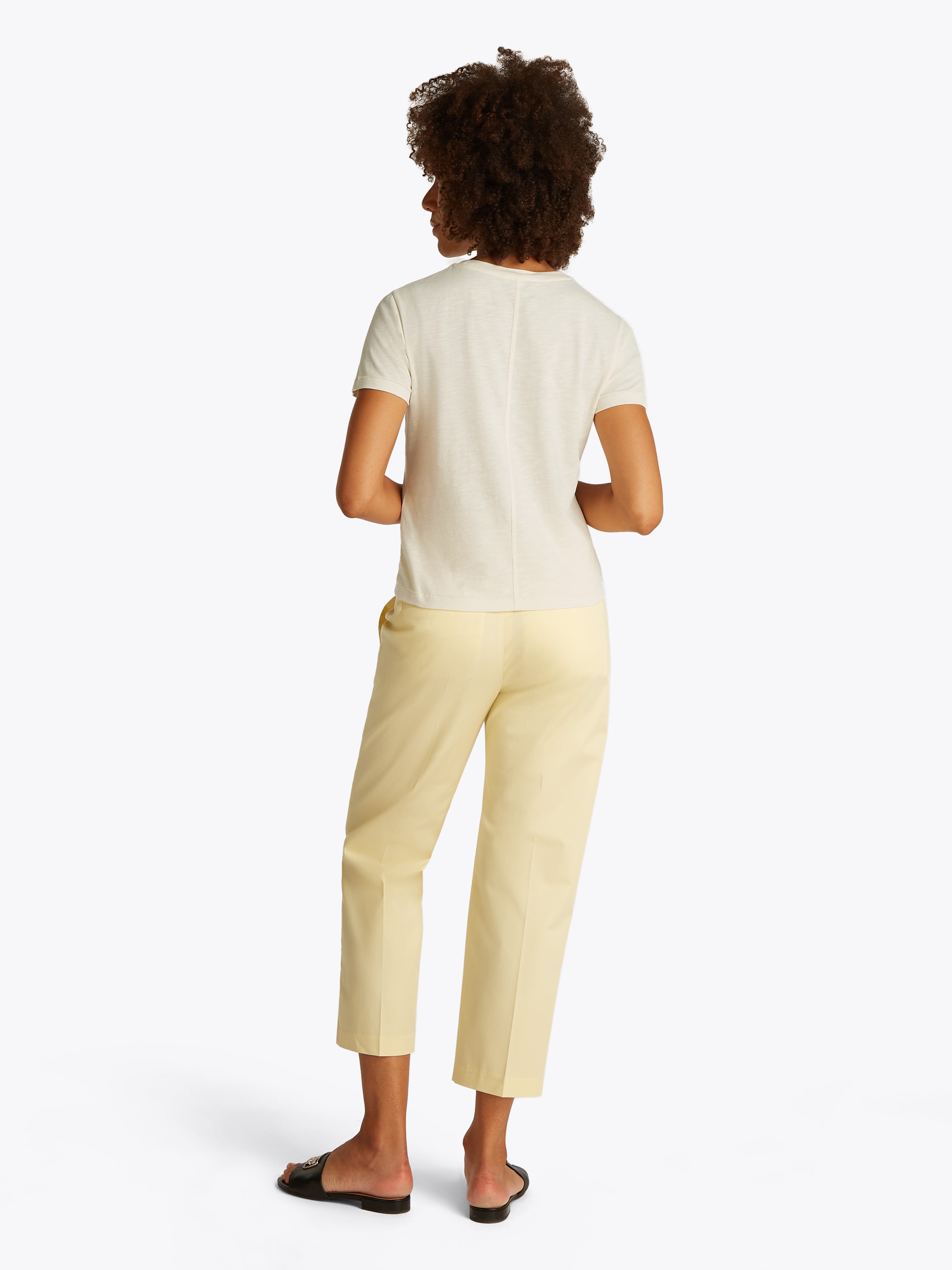 Tommy Hilfiger Rundhalsshirt »SLUB REG C-NK SS«, mit Flammgarn-Struktur, mit Logostickerei