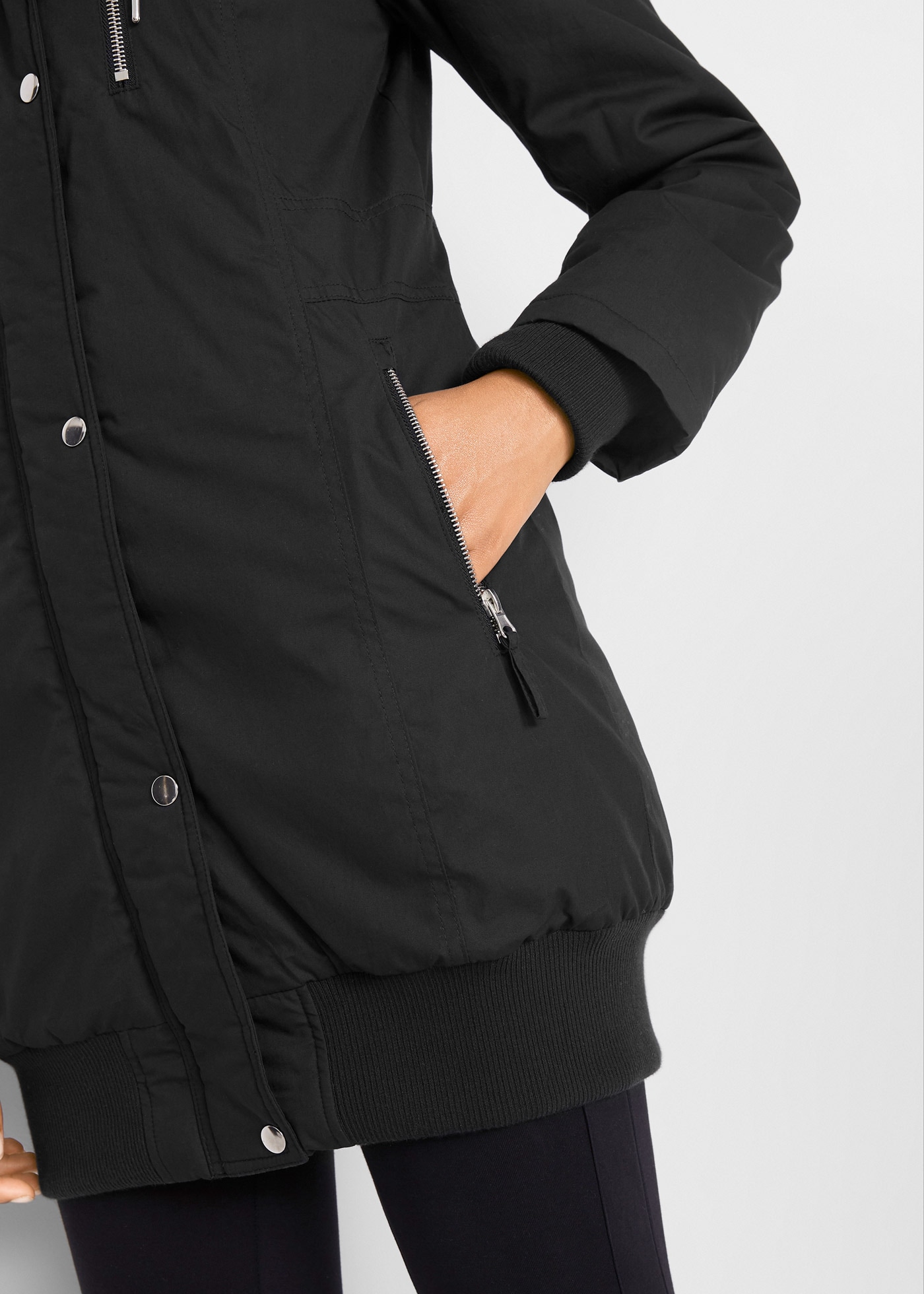 bonprix Langjacke »Longjacke mit Kapuze, wattiert« mit Kapuze mit Kapuze und Reißverschluss und Druckknöpfen