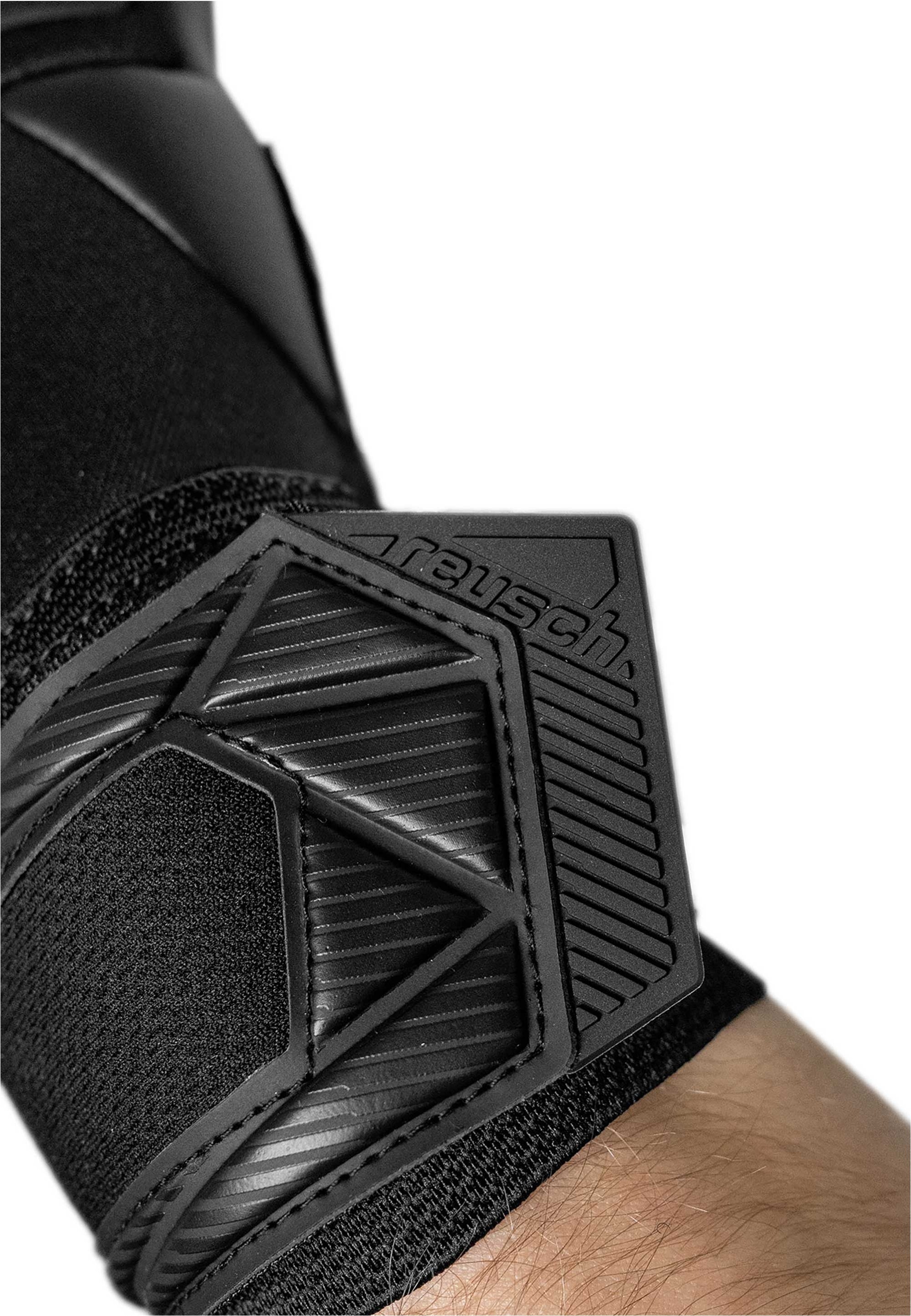 Reusch Torwarthandschuhe »Attrakt Freegel Infinity« sitzen komfortabel und bequem