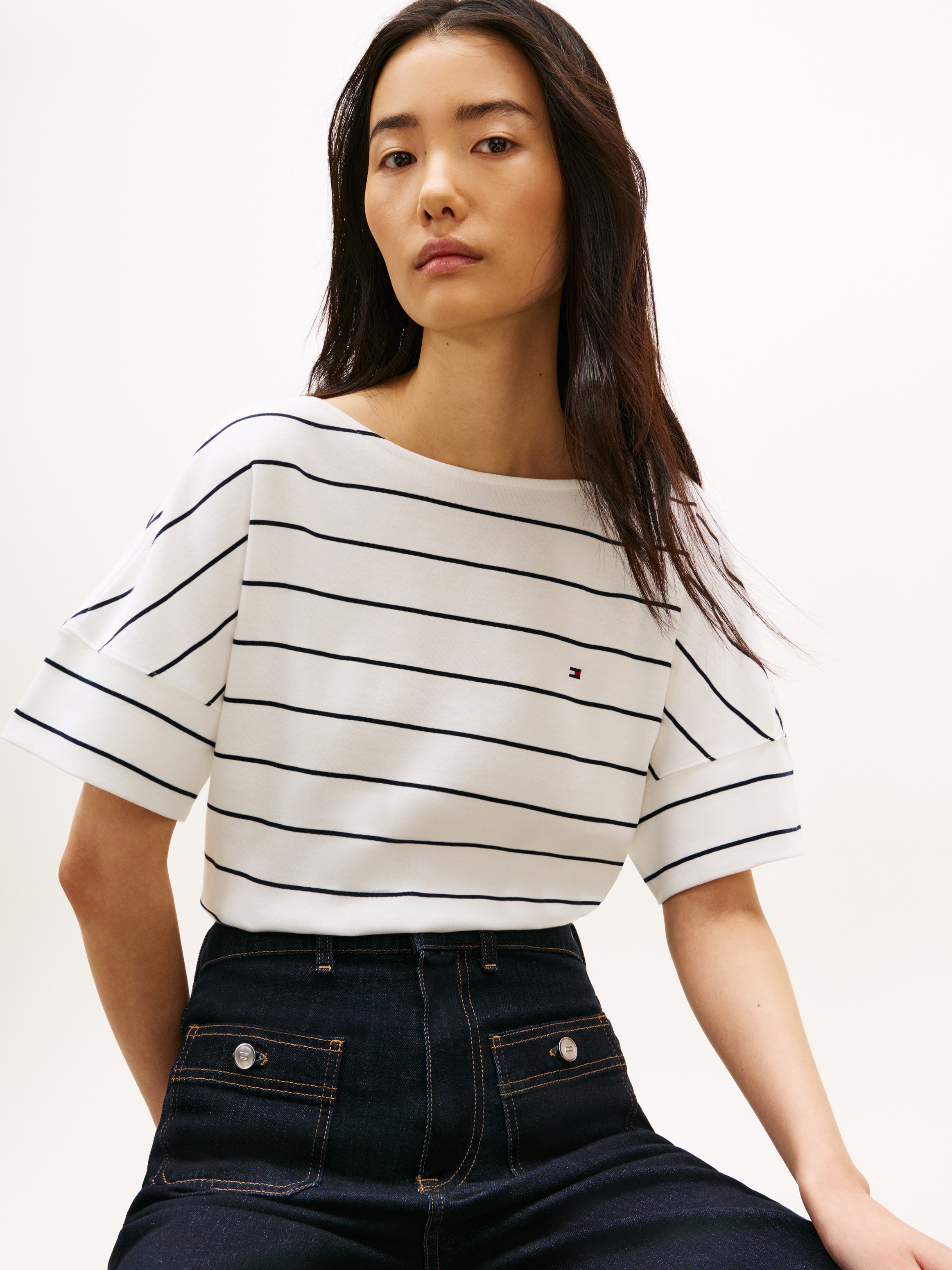 Tommy Hilfiger Kurzarmshirt "MDRN CODY SS SLV C-NK TEE" mit dezenter Logo-S günstig online kaufen