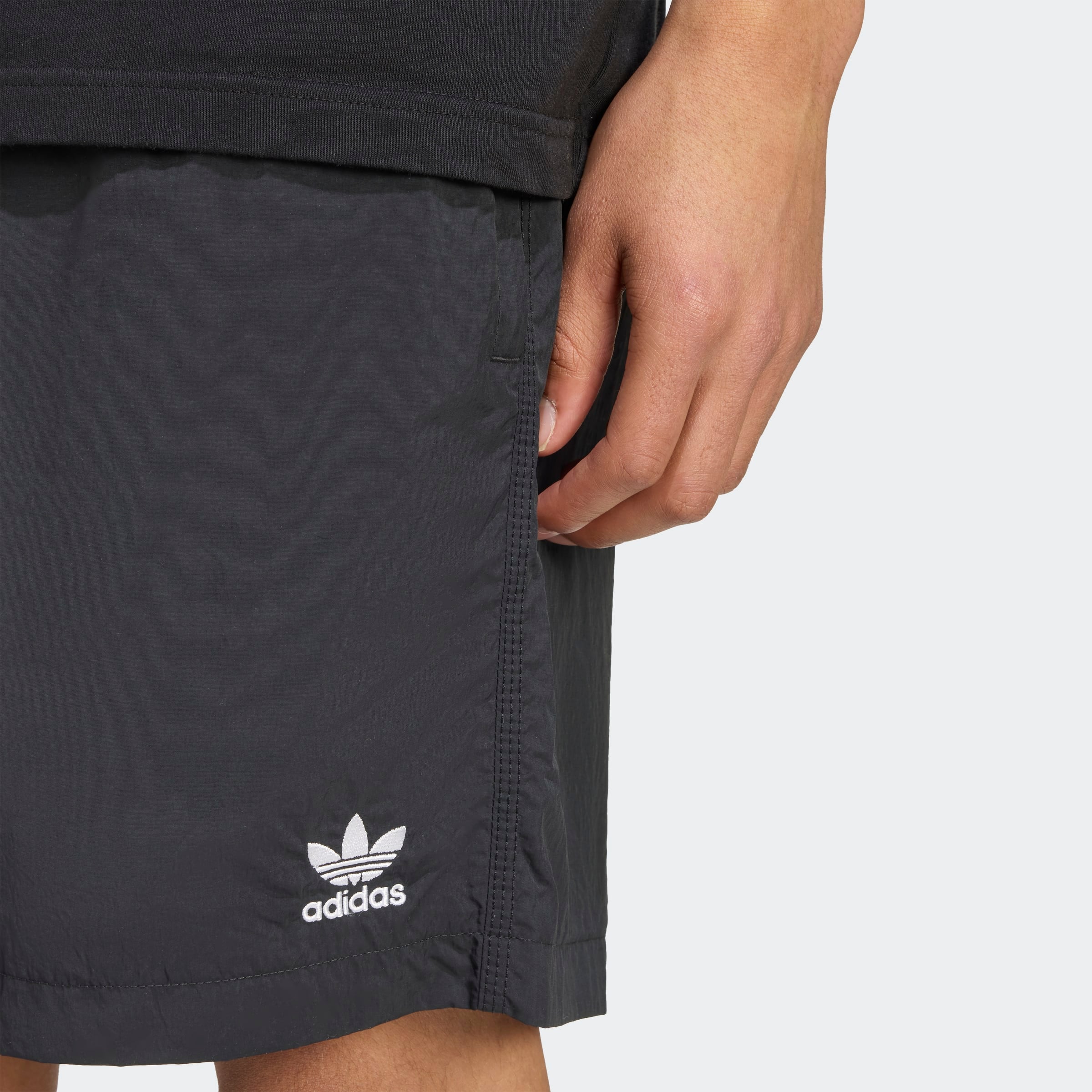 adidas Originals Shorts »ESS WVN«  für sportliche Aktivitäten, mit Kordelverschluss, normale Weite