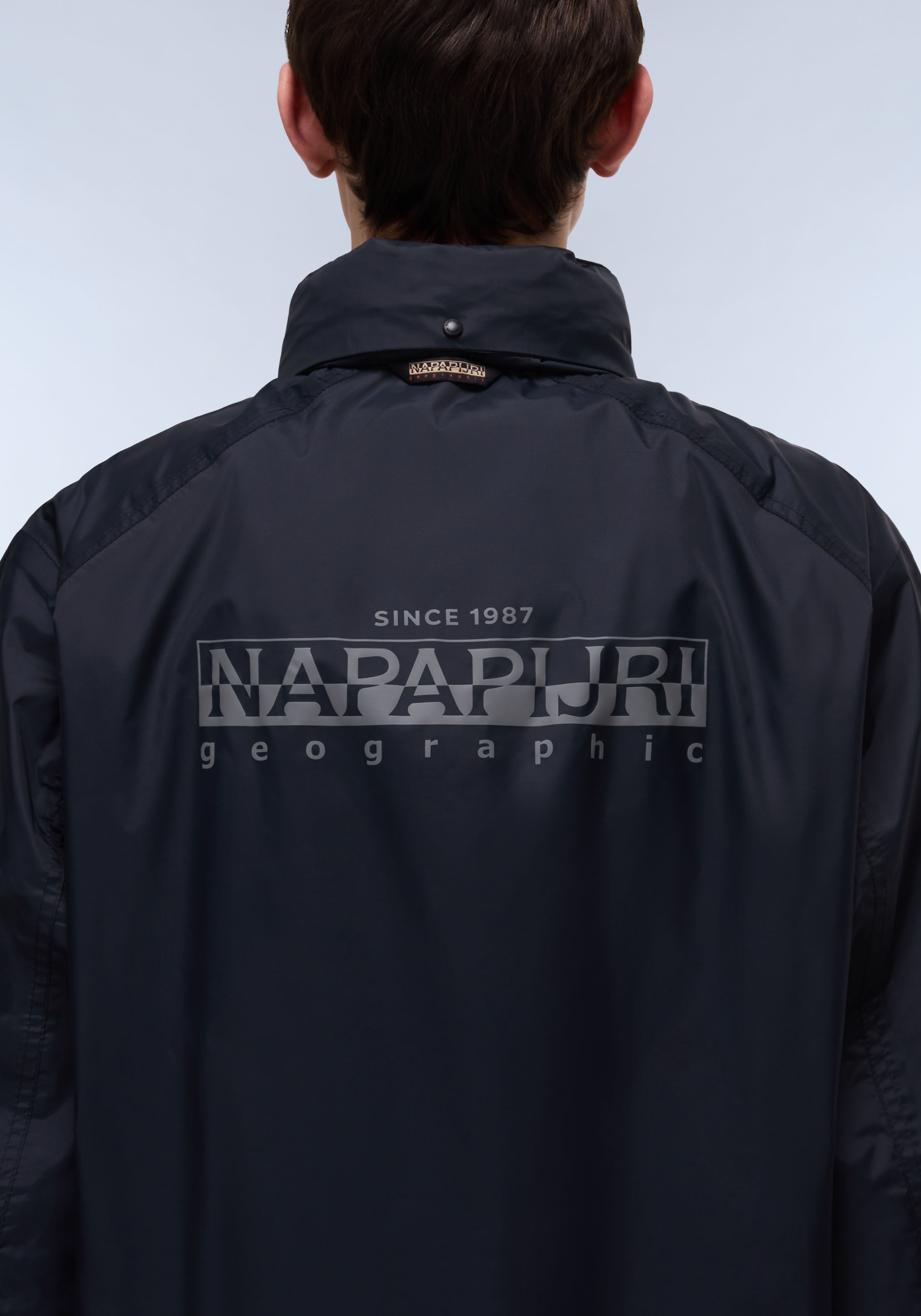 Napapijri Windbreaker »A-CLOUDY 041 BLACK«, mit Kapuze, Mit Gummizug im Saum; mit Stehkragen