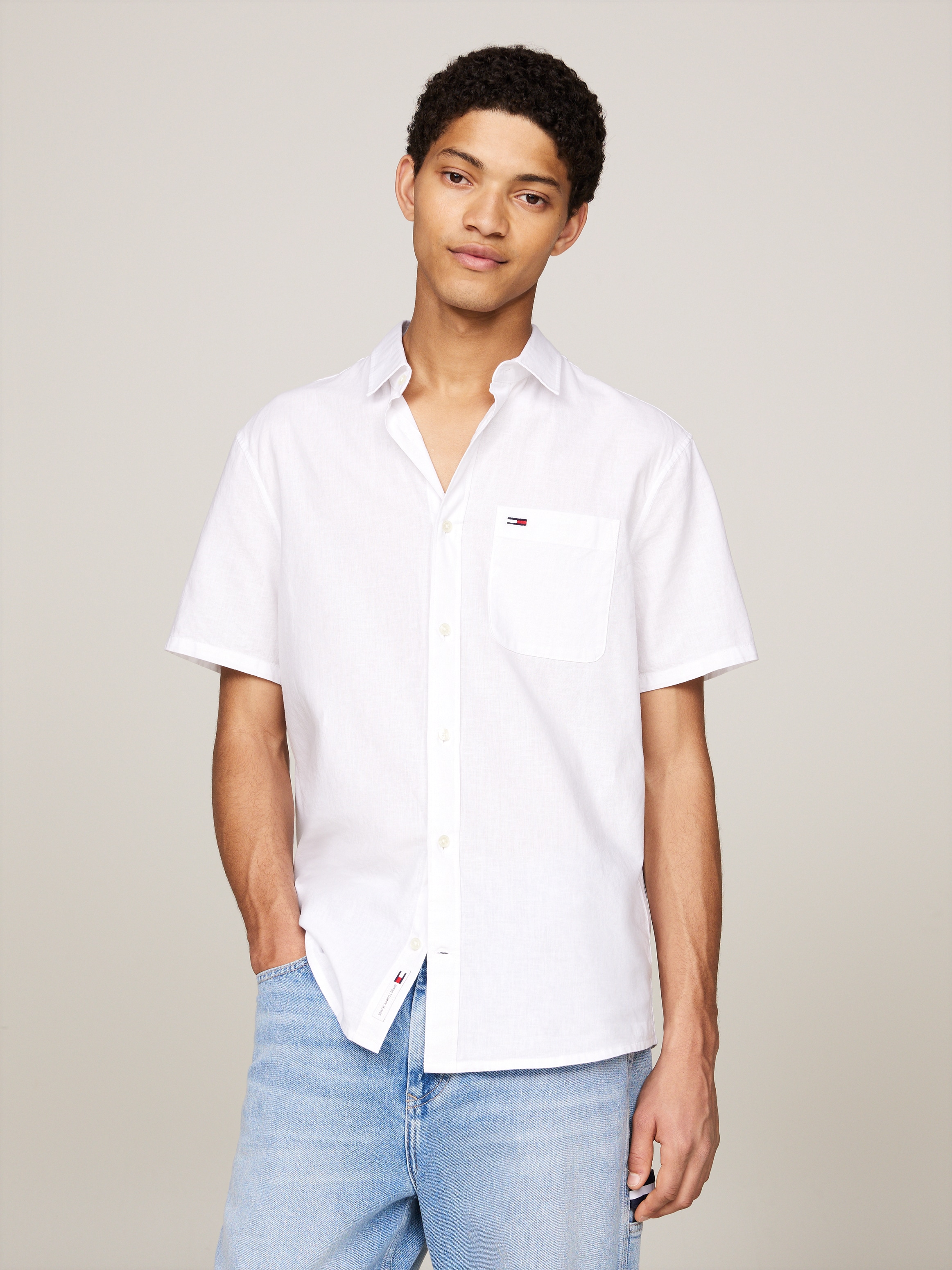 Tommy Jeans Kurzarmhemd »TJM REG LINEN BLEND SS SHIRT«, mit Logostickerei