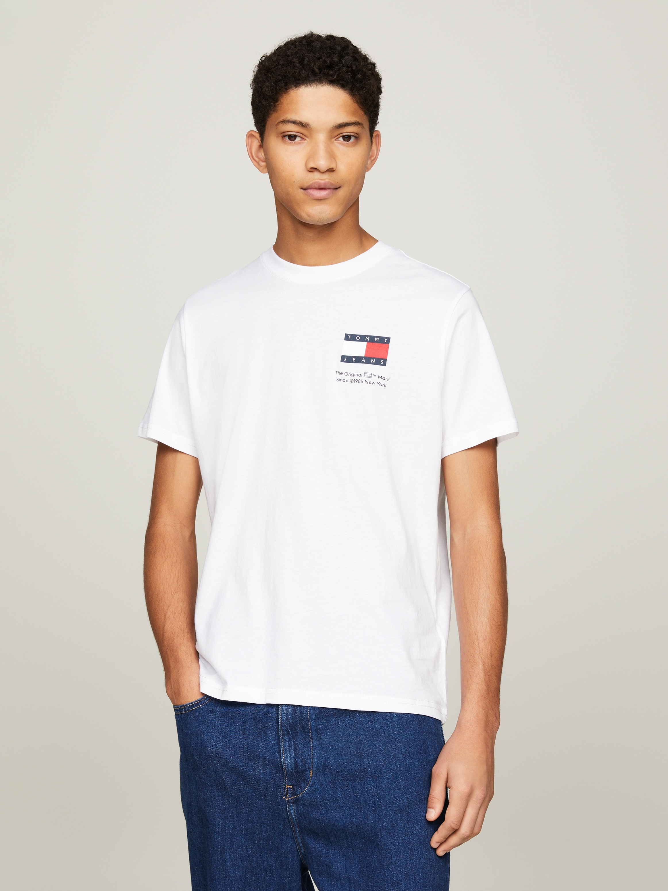 Tommy Jeans T-Shirt »TJM SLIM 2PACK S/S FLAG DNA TEE«, (Packung, 2er), mit großem Logodruck auf der Brust