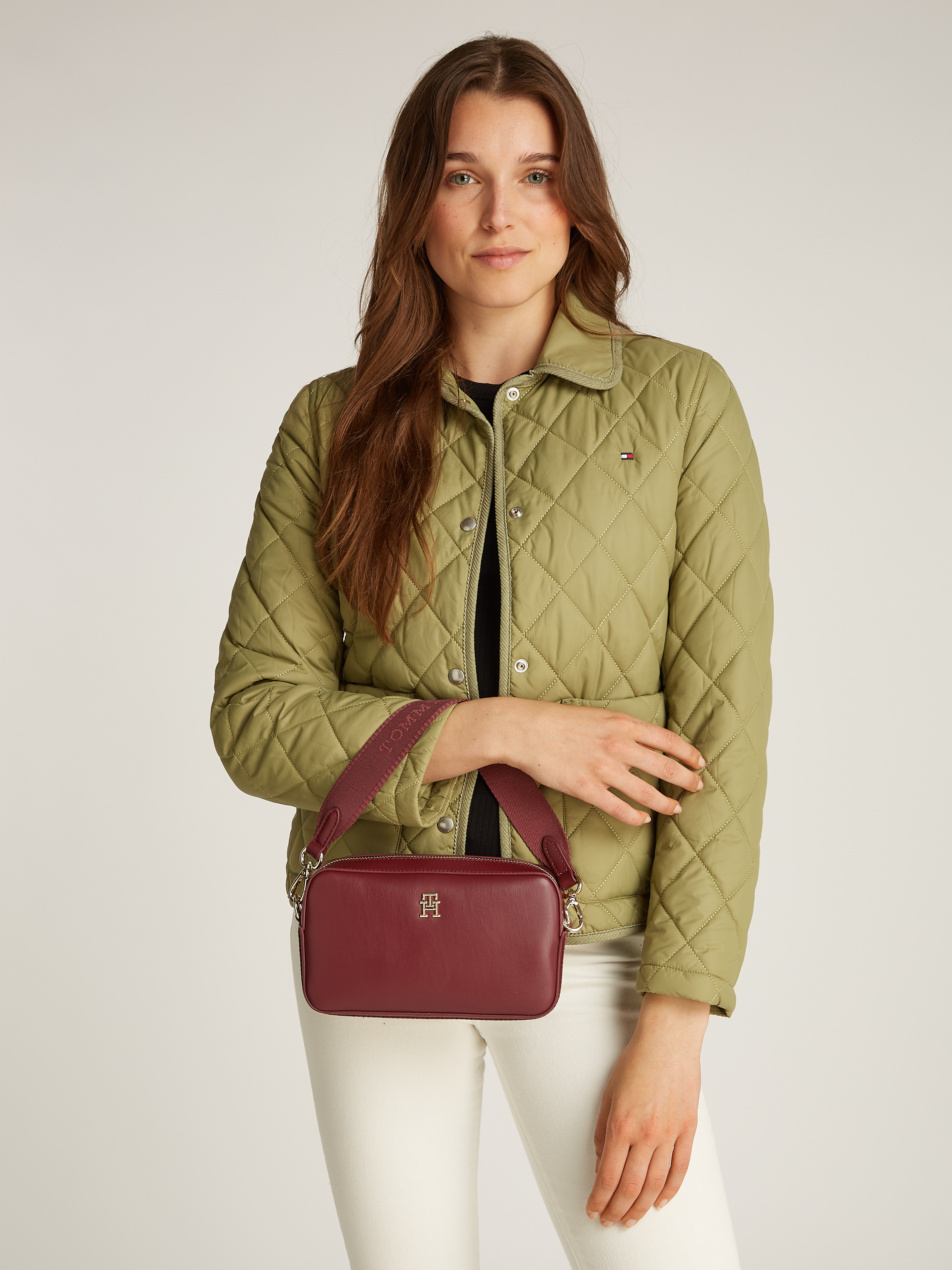 Tommy Hilfiger Umhängetasche »TH DISTINCT CAMERA BAG«, Damen Schultertasche, Henkeltasche mit TH-Schmuckelement
