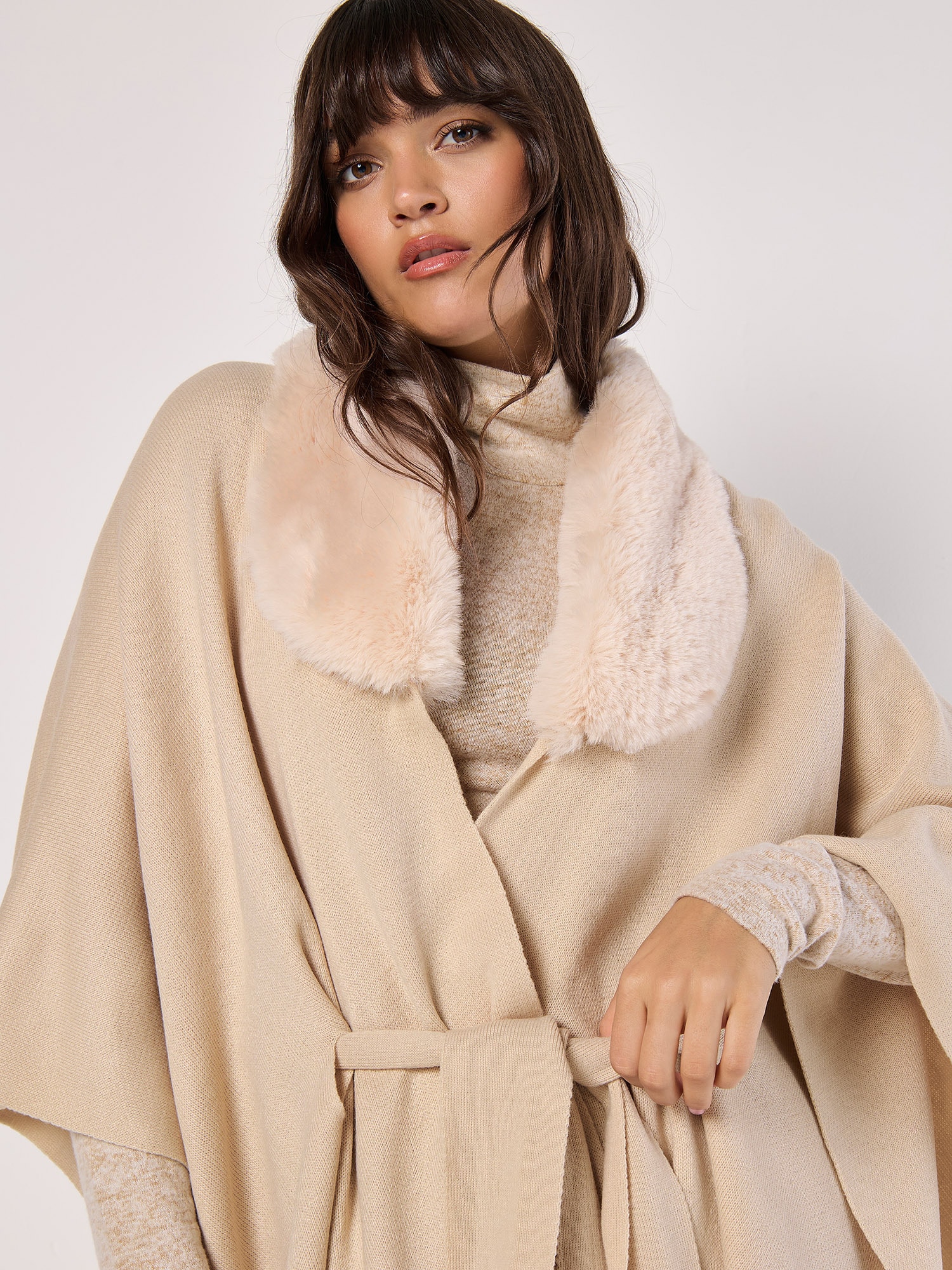 Apricot Strickjacke »mit Kunstfell« 2 mit Bindeband