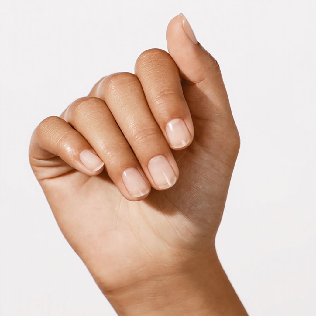 OPI Unterlack »Nail Lacquer Natural Nail Base Coat« schützt vor Verfärbungen, verbessert Haftung, verlängert Halt