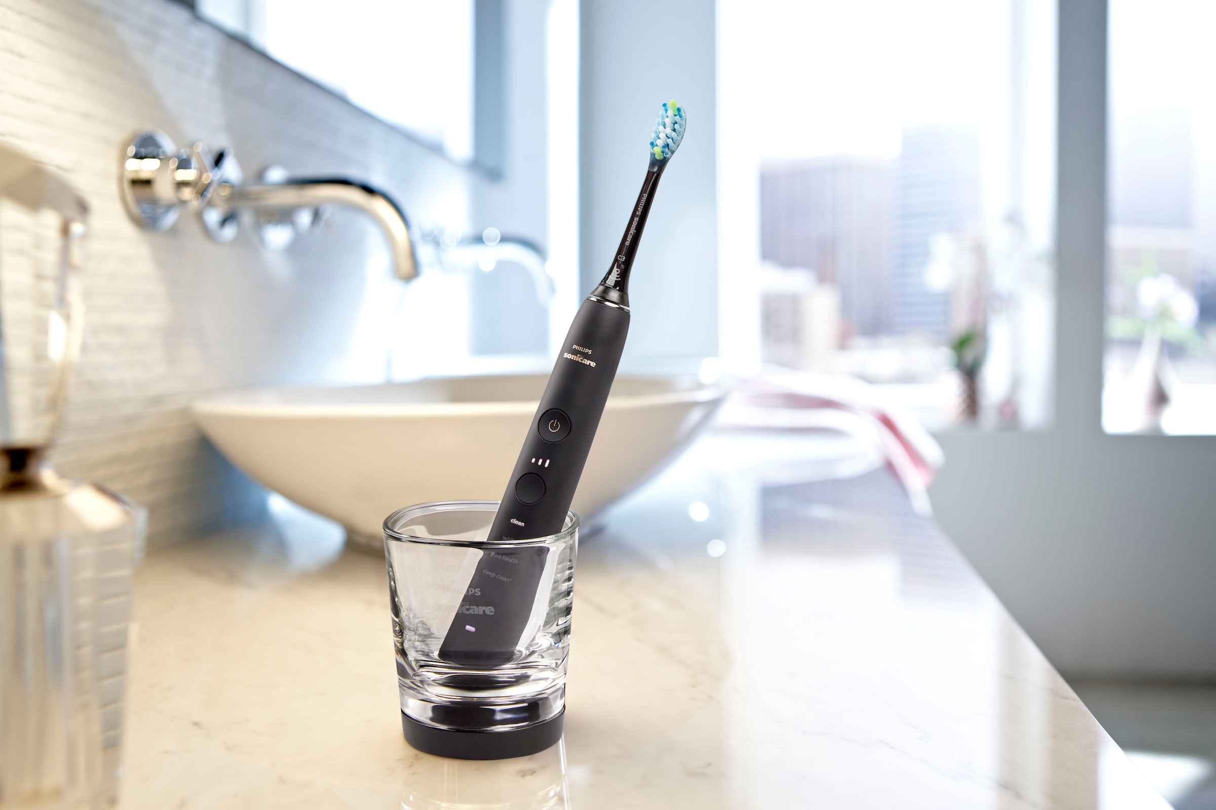 Philips Sonicare Elektrische Zahnbürste »DiamondClean 9000 HX9911«, 1 St. Aufsteckbürsten, mit Schalltechnologie, Ladeglass, USB-Reiseetui