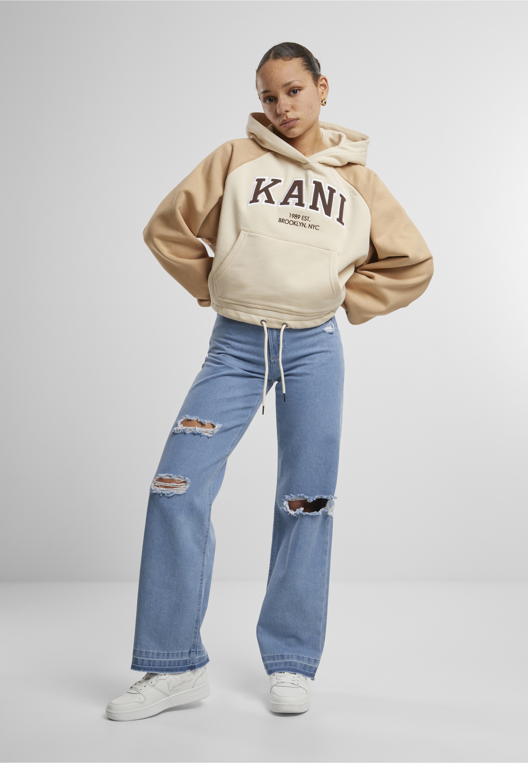 Karl Kani Kapuzenpullover »Karl Kani Damen KW224-005-2 KK Serif Crop Raglan Hoodie« 1 Stk.
