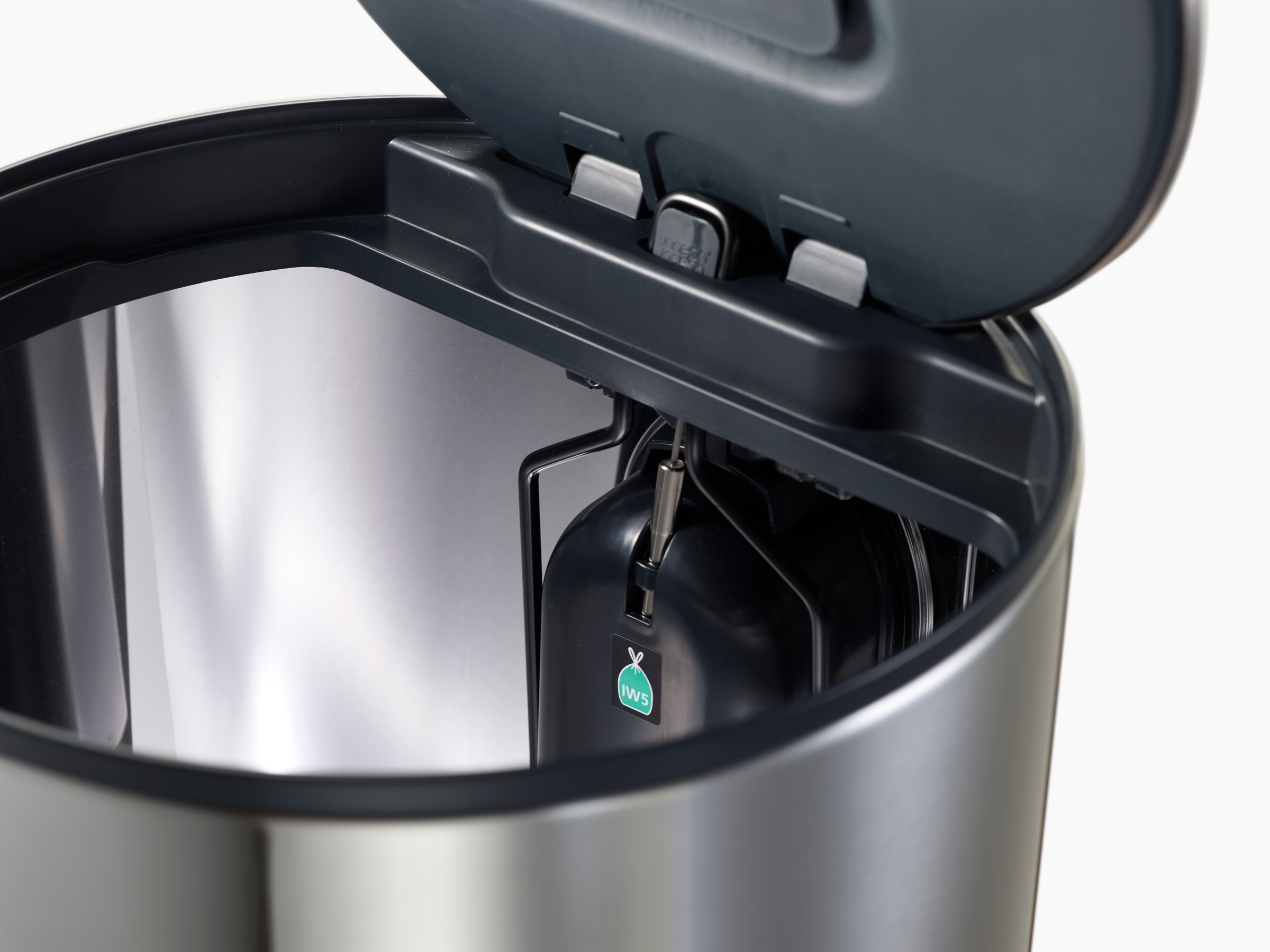 Joseph Joseph Mülleimer »Arc 30-Liter-Slimline-Treteimer« inkl. Integriertem Halter für Müllbeutel