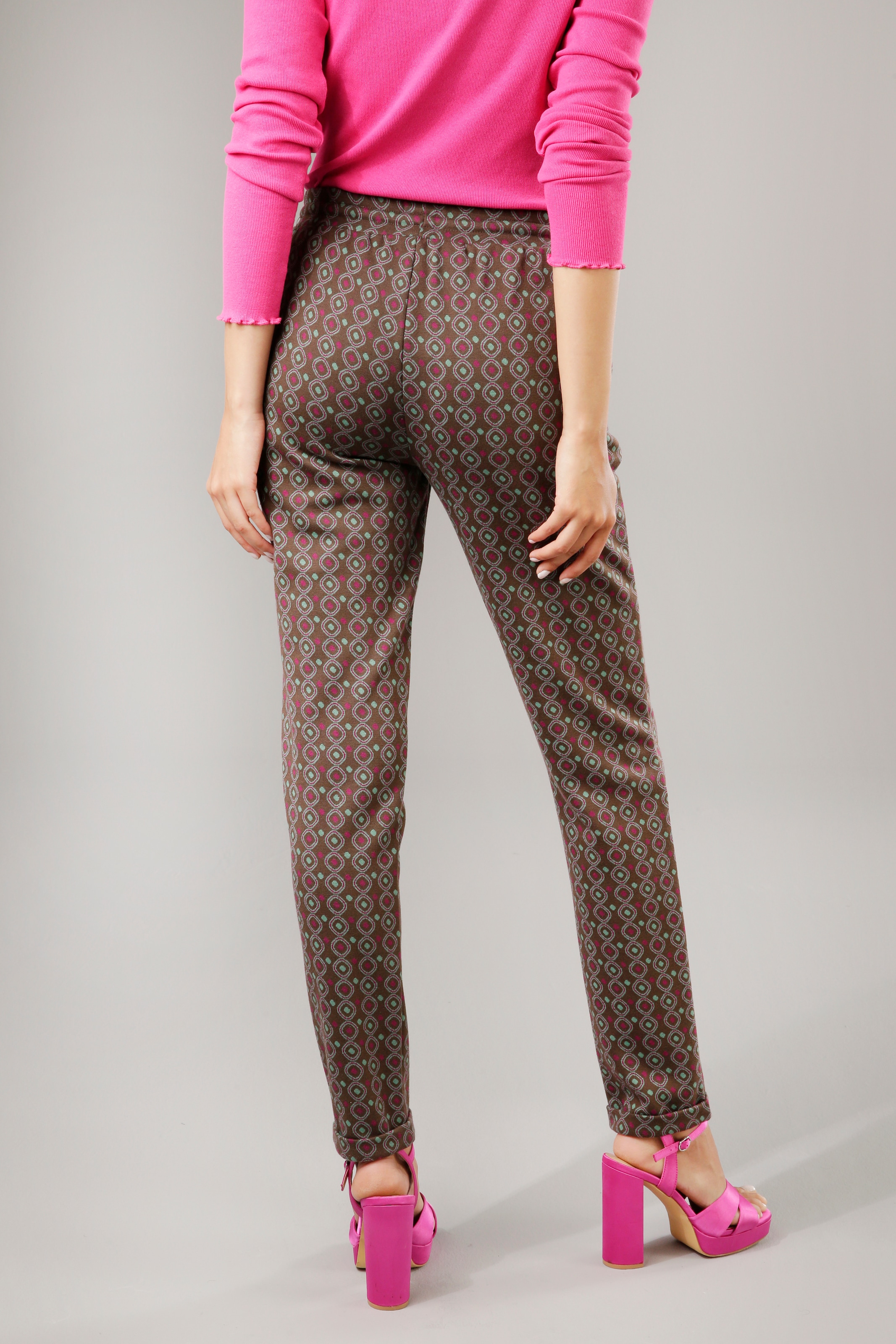 Aniston KOLLEKTION - kaufen Muster CASUAL Schlupfhose, farbenfrohem, NEUE mit graphischem | BAUR