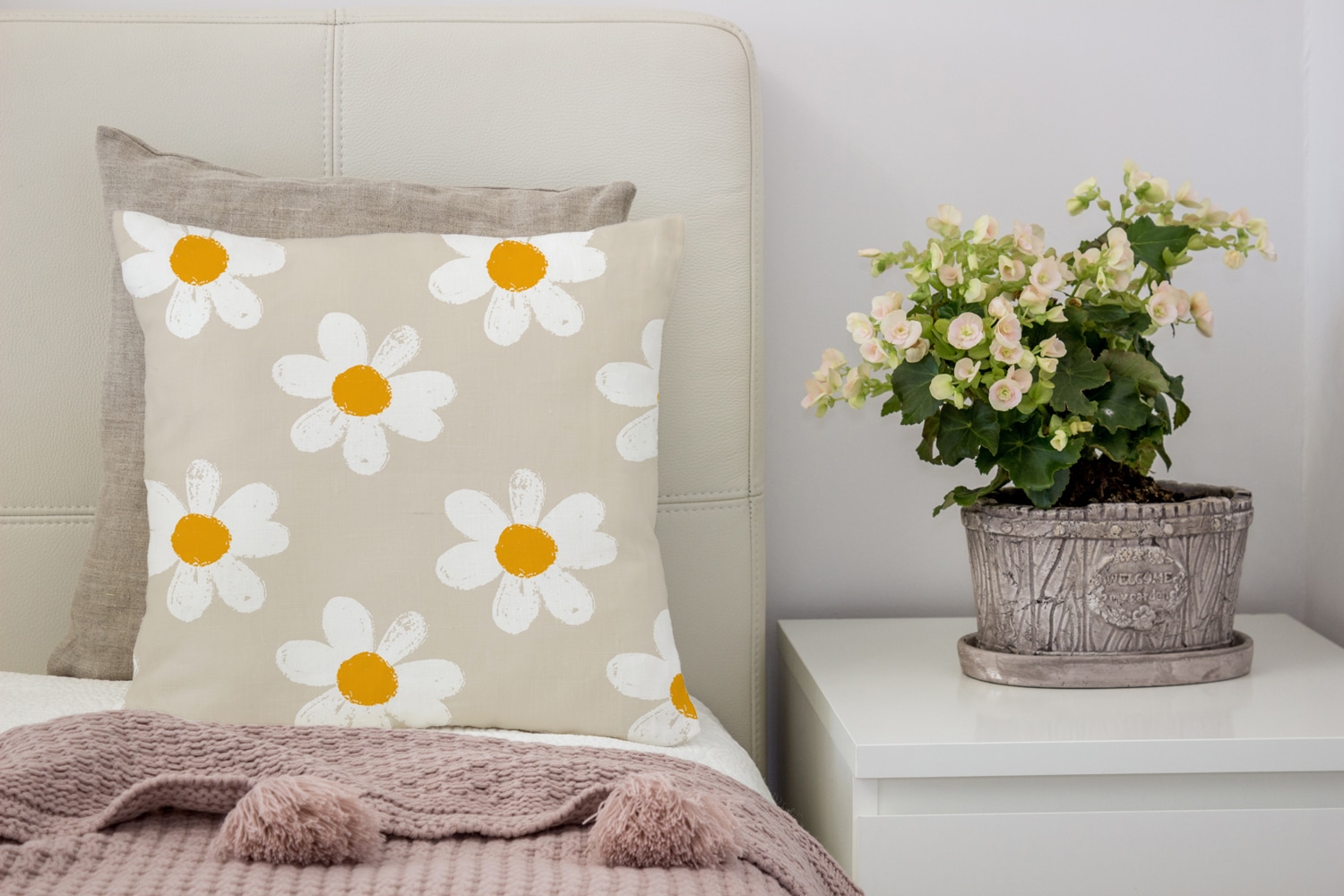queence Dekokissen »Levke«, Kissenhülle,Gänseblümchen,Blumen,Florales Design,Naturmotiv,Zart