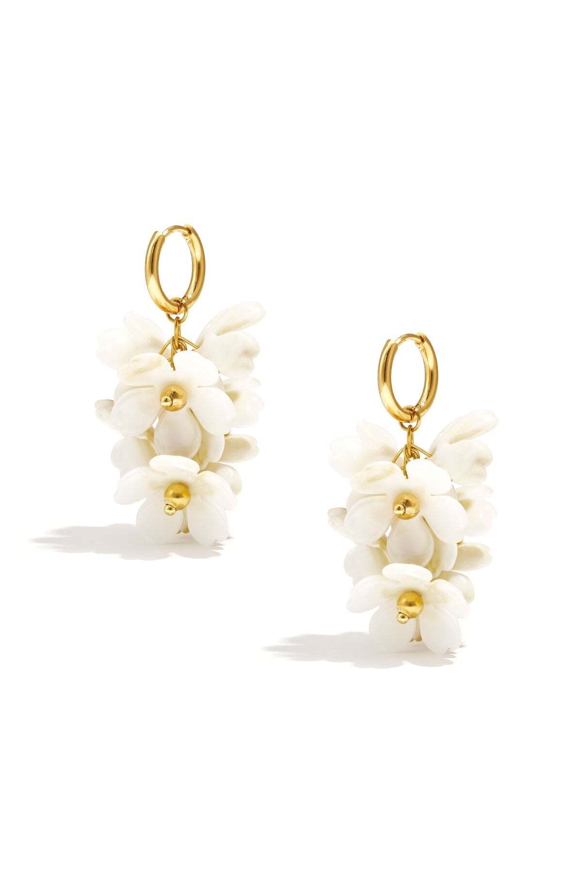 Adelia´s Paar Ohrhänger »LIVAYA Blumenkranz - Ohrringe Ohrhänger aus Acryl« stylisch durch hängende Blütenelemente