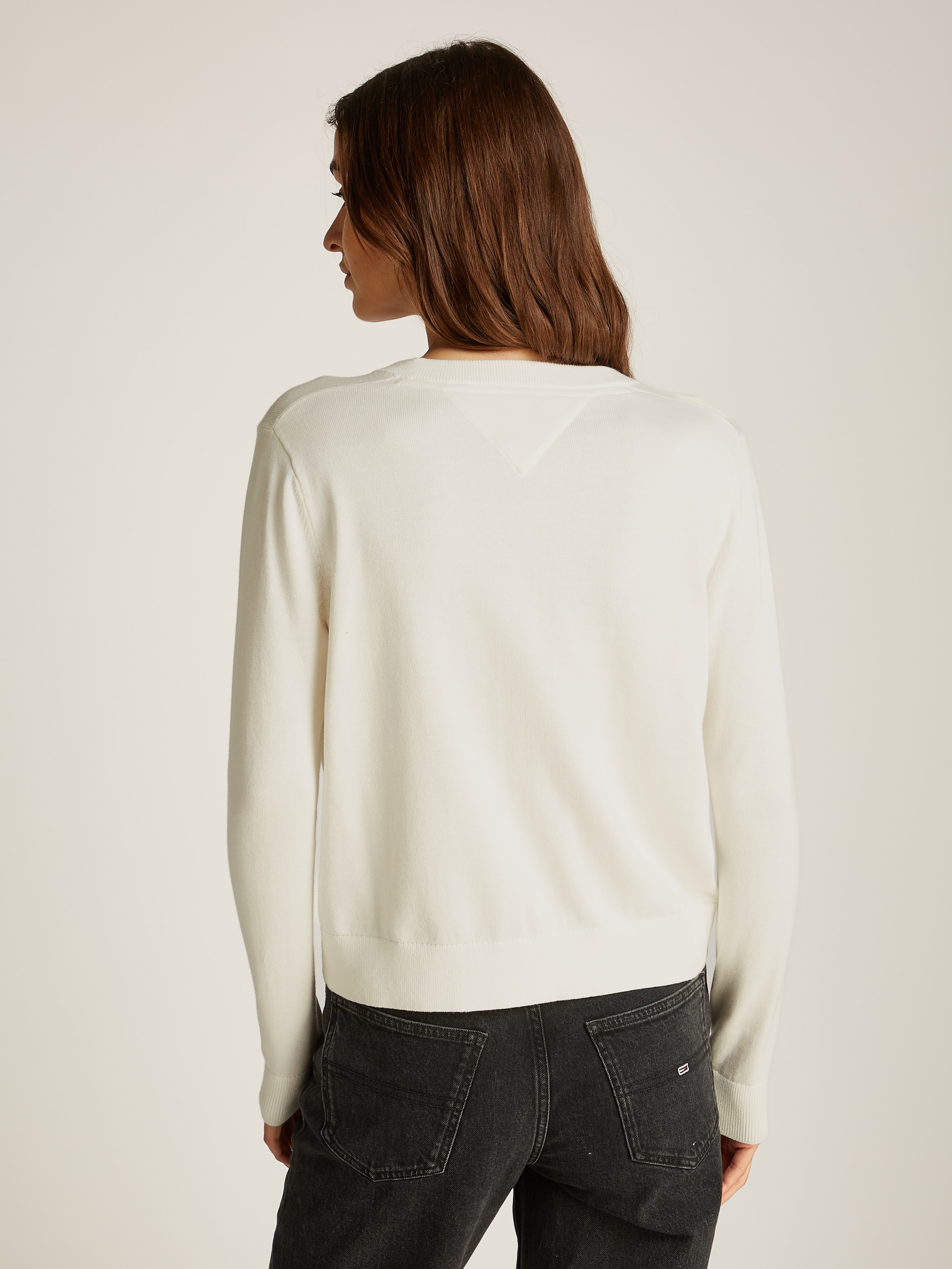 Tommy Jeans V-Ausschnitt-Pullover »TJW ESSENTIAL VNECK SWEATER EXT«, mit Logostickerei