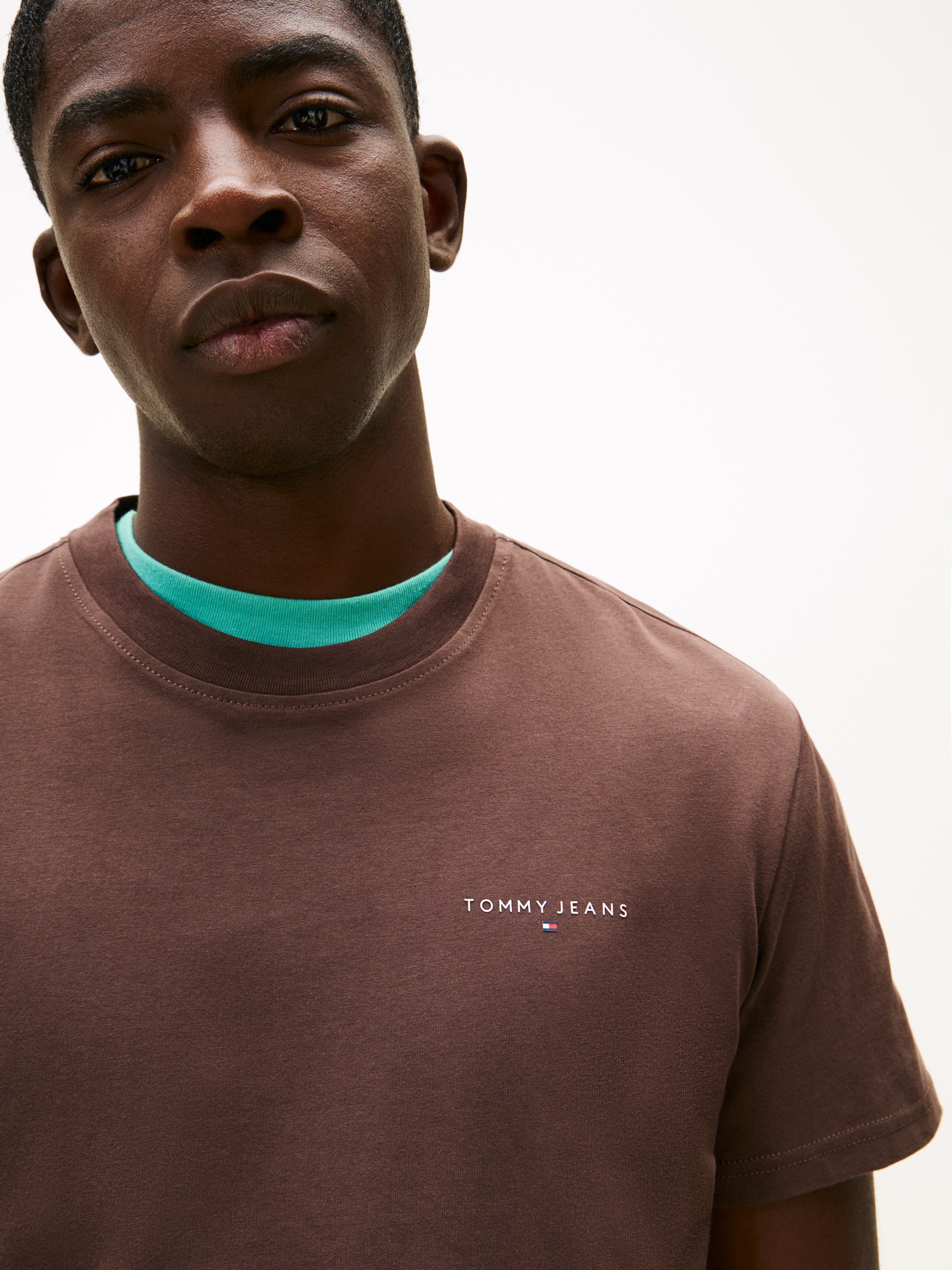 Tommy Jeans T-Shirt "TJM SLIM LINEAR CHEST TEE EXT" Mit Rundhalsausschnitt günstig online kaufen