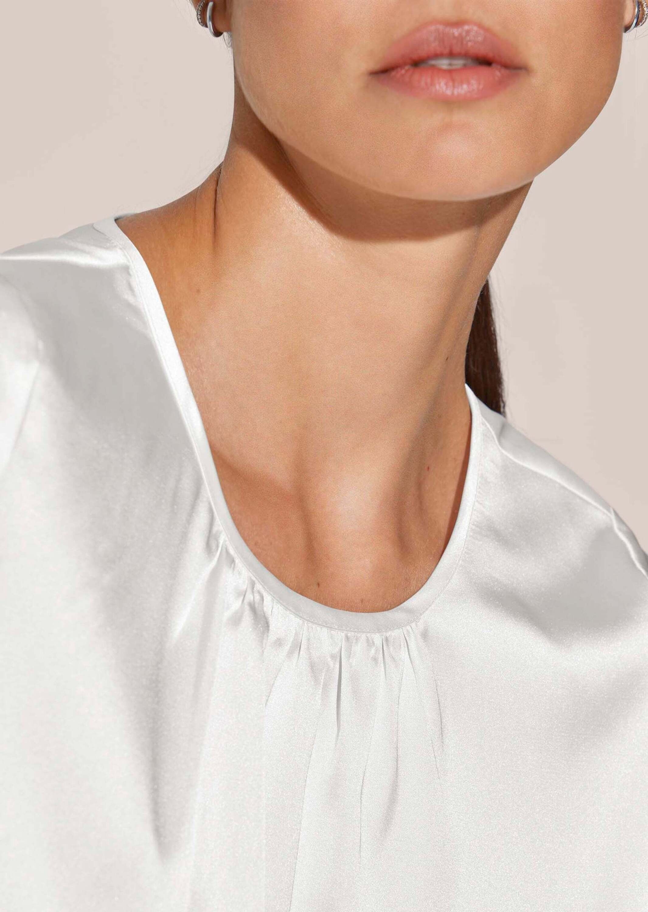 MADELEINE Shirtbluse »Blusenshirt Kurzes Satin-Shirt in trendstarker A-Linie«