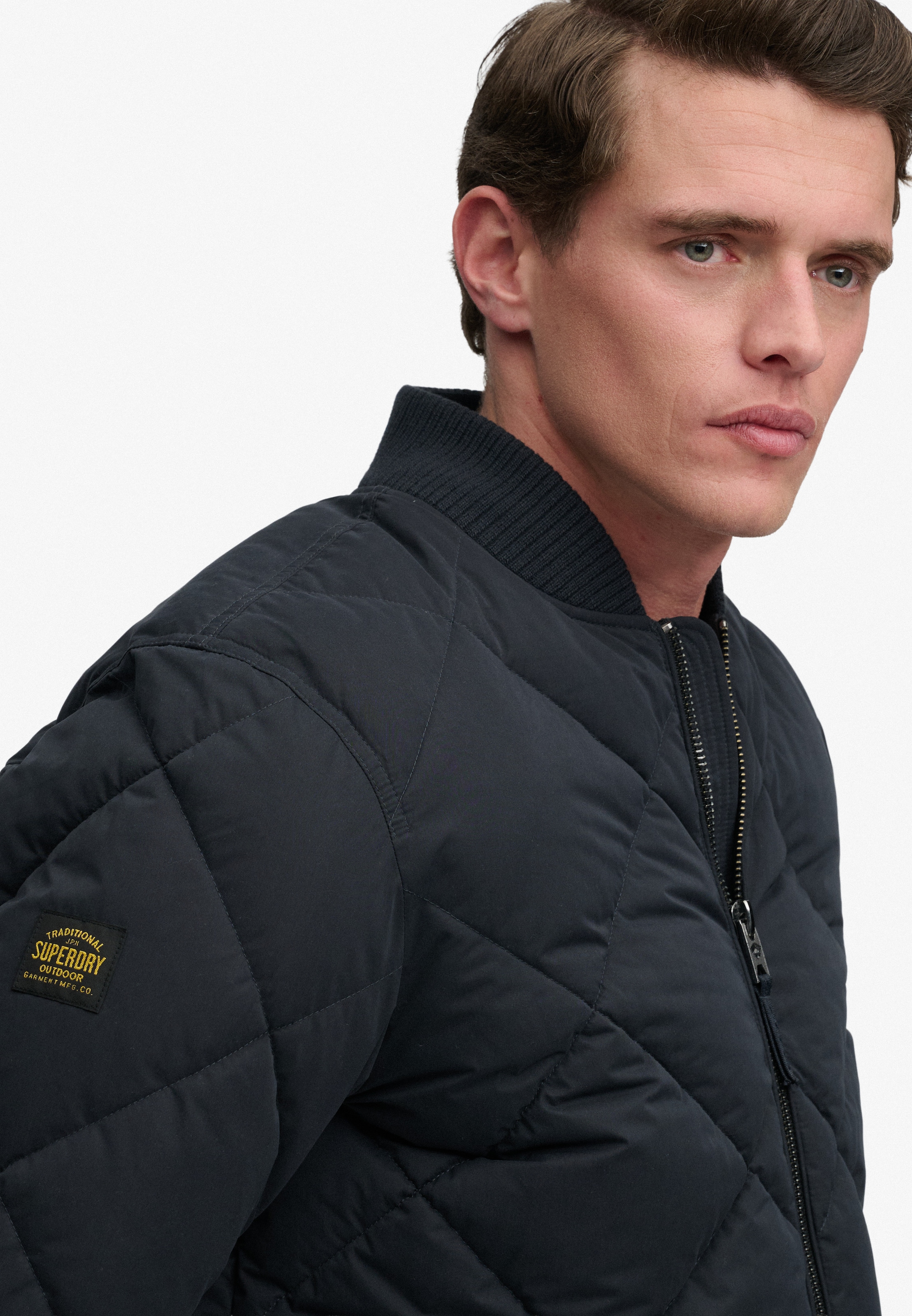 Superdry Steppjacke »DIAMOND QUILT JACKET« Regular Fit, mit Reißverschluss, aus Polyester und Kunstfaser